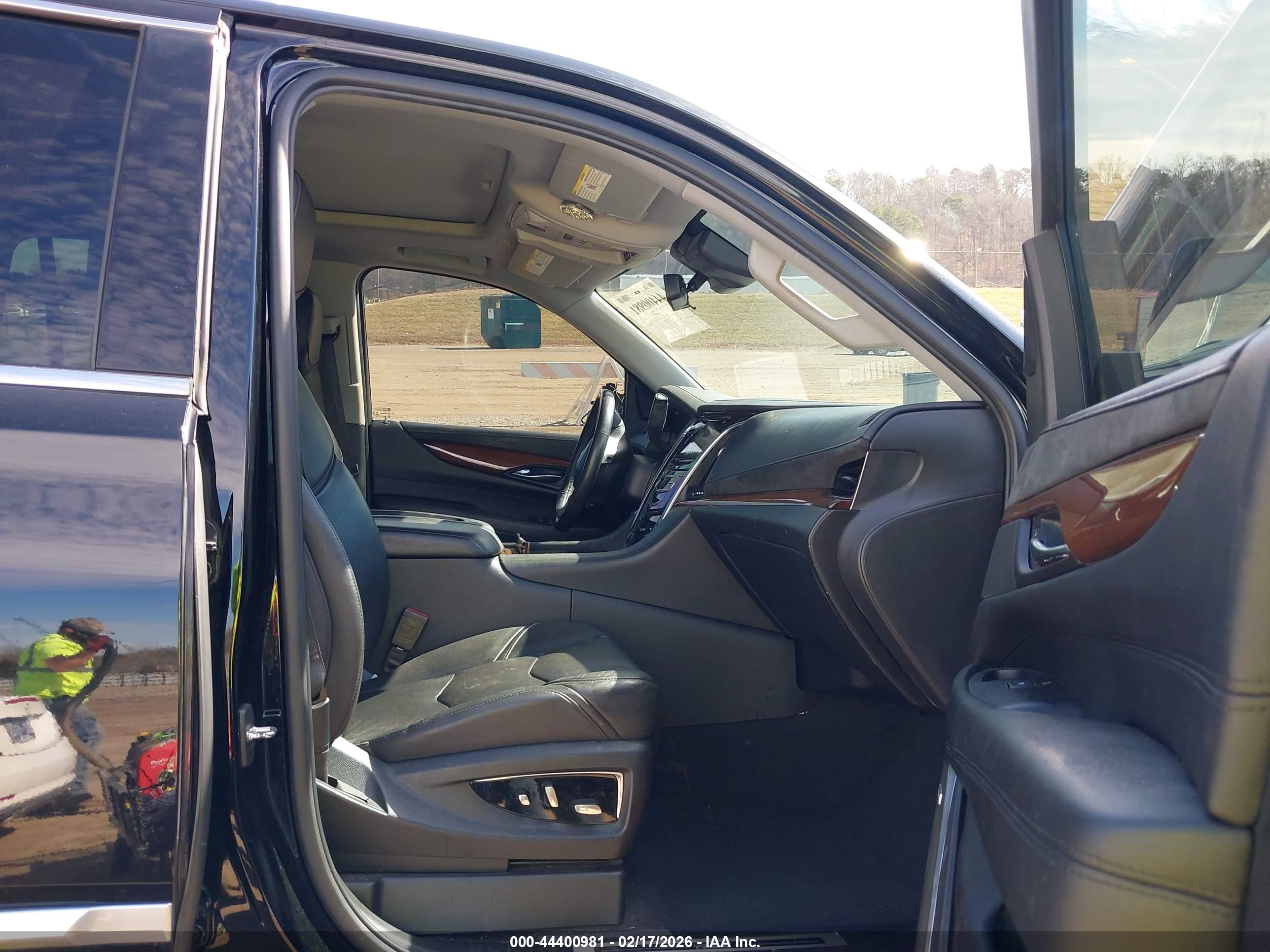 CADILLAC ESCALADE image 5