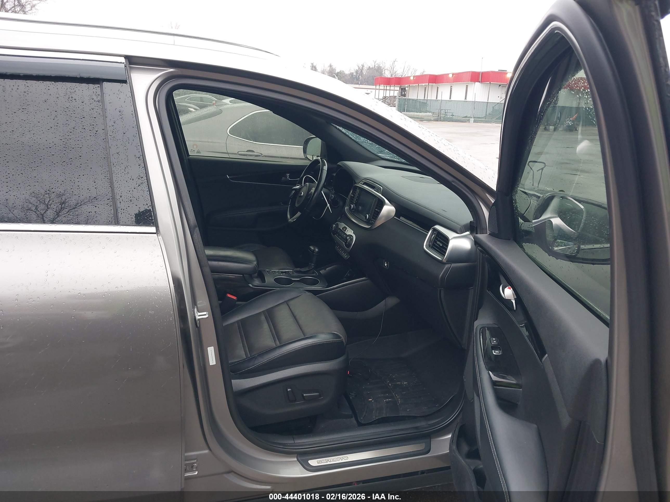 KIA SORENTO image 5