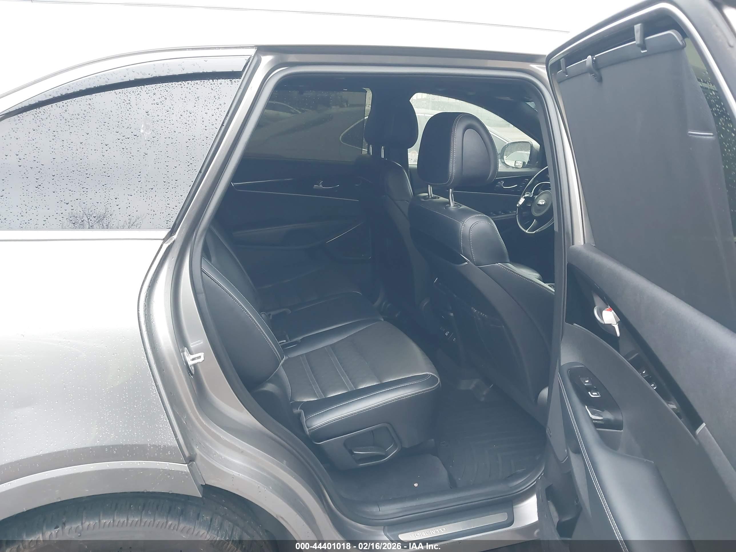 KIA SORENTO image 8