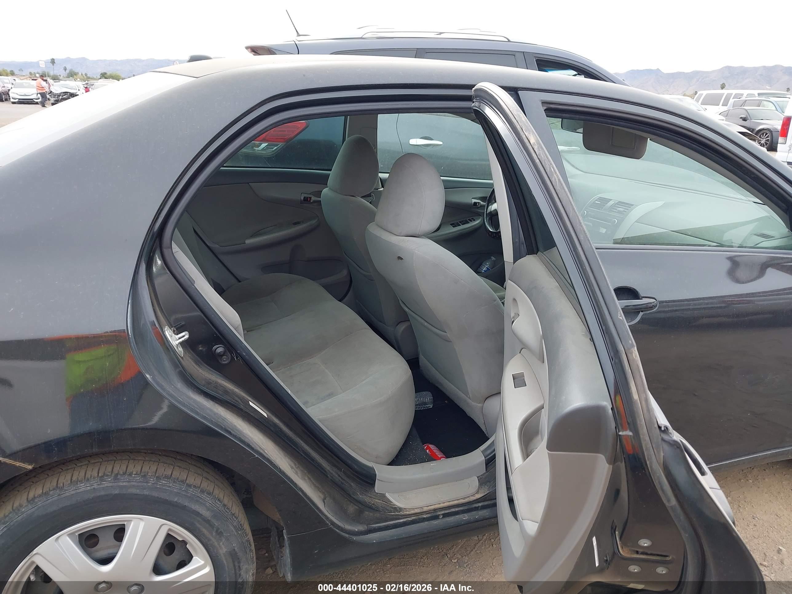 TOYOTA COROLLA image 8