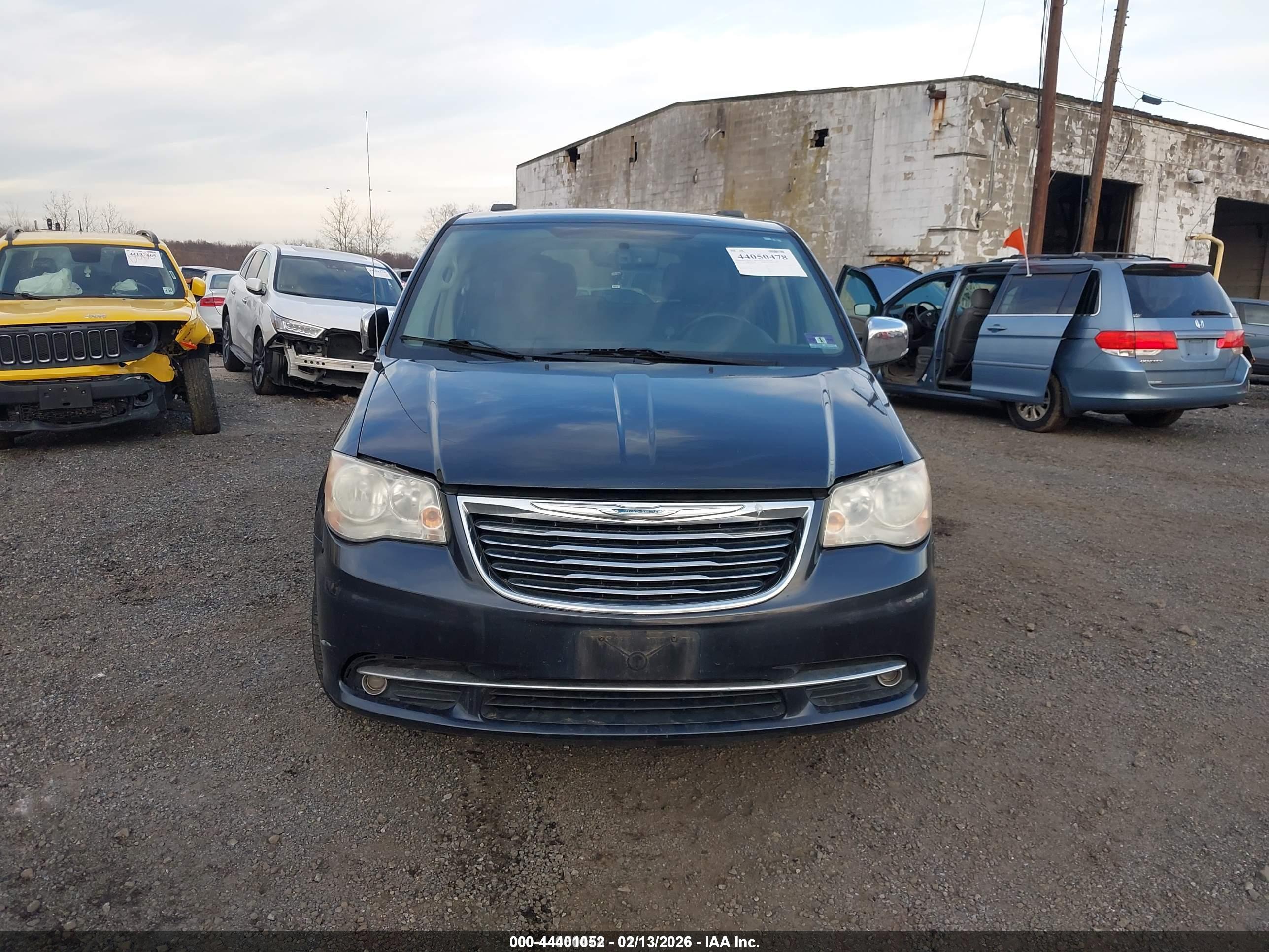 CHRYSLER TOWN image 6