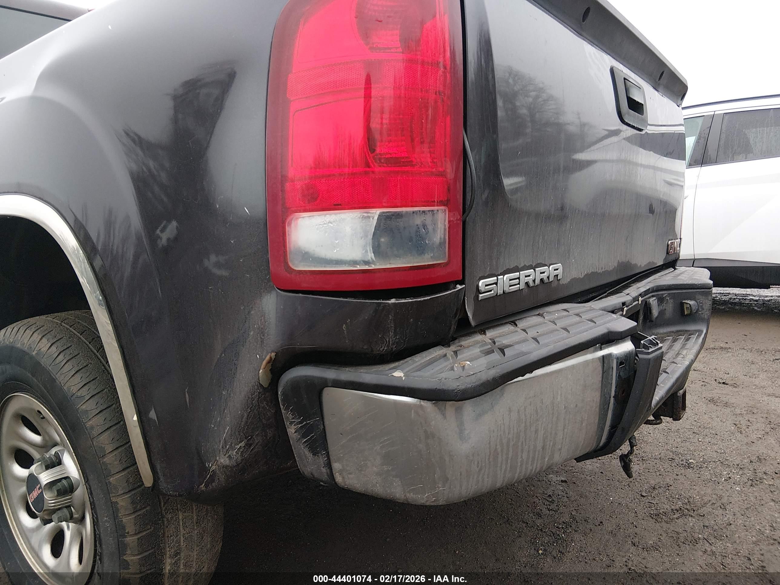GMC SIERRA image 6