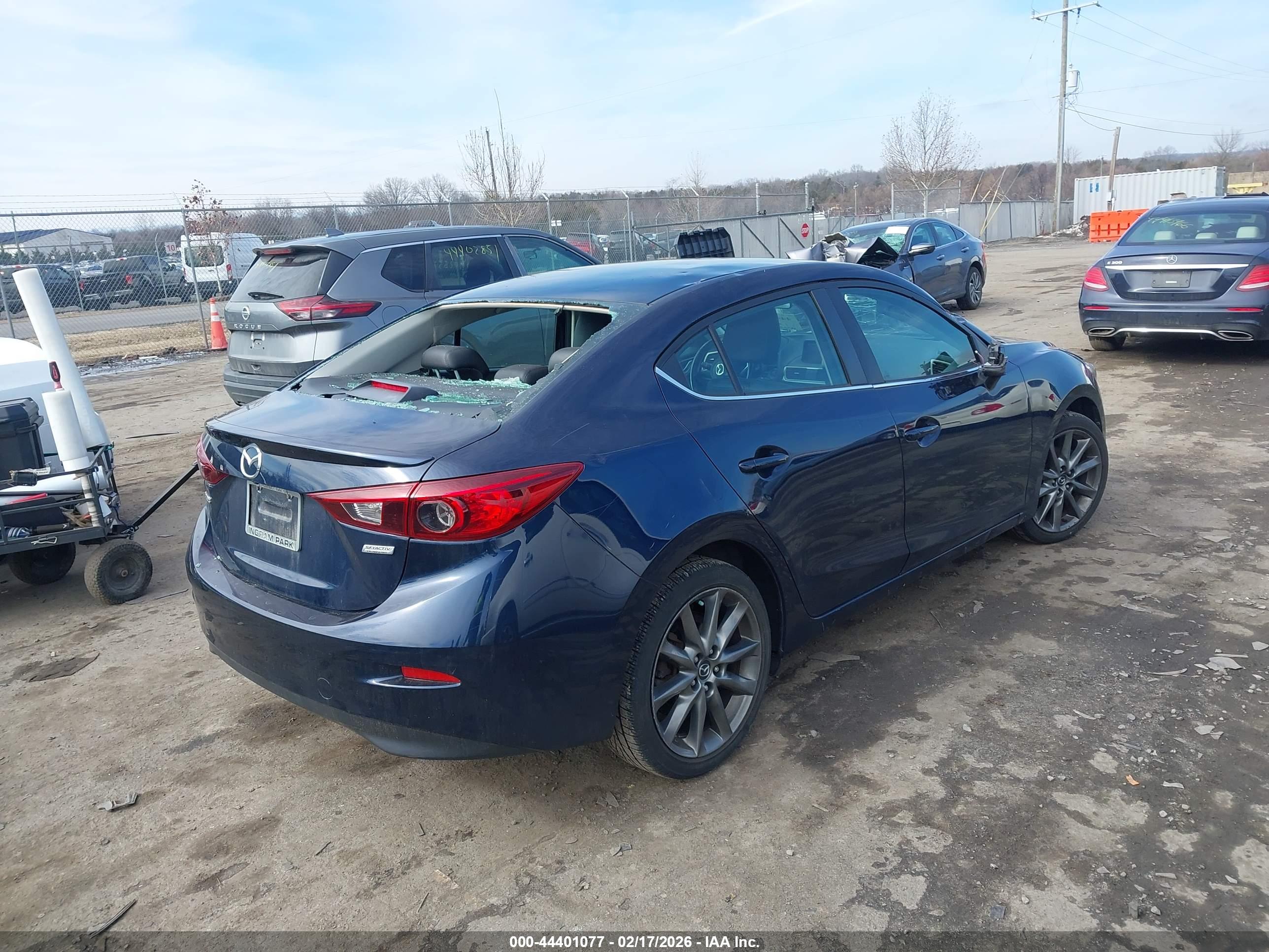 MAZDA MAZDA3 image 4