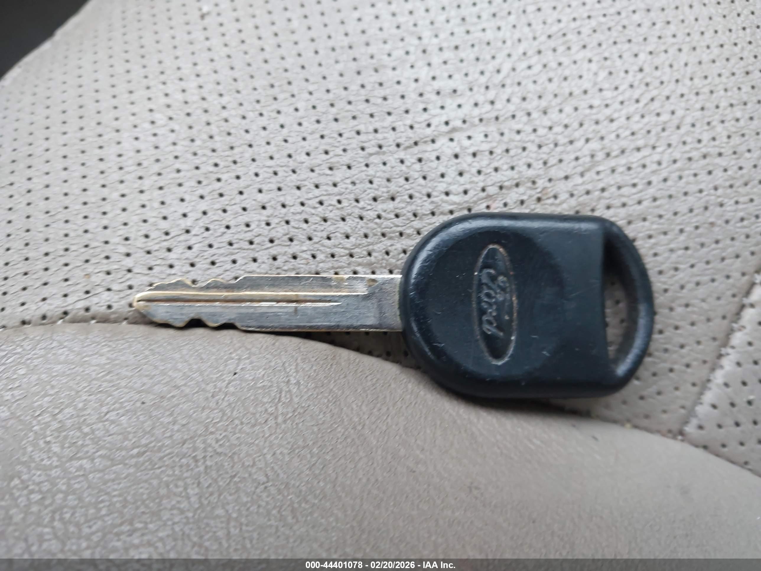 FORD ESCAPE image 11