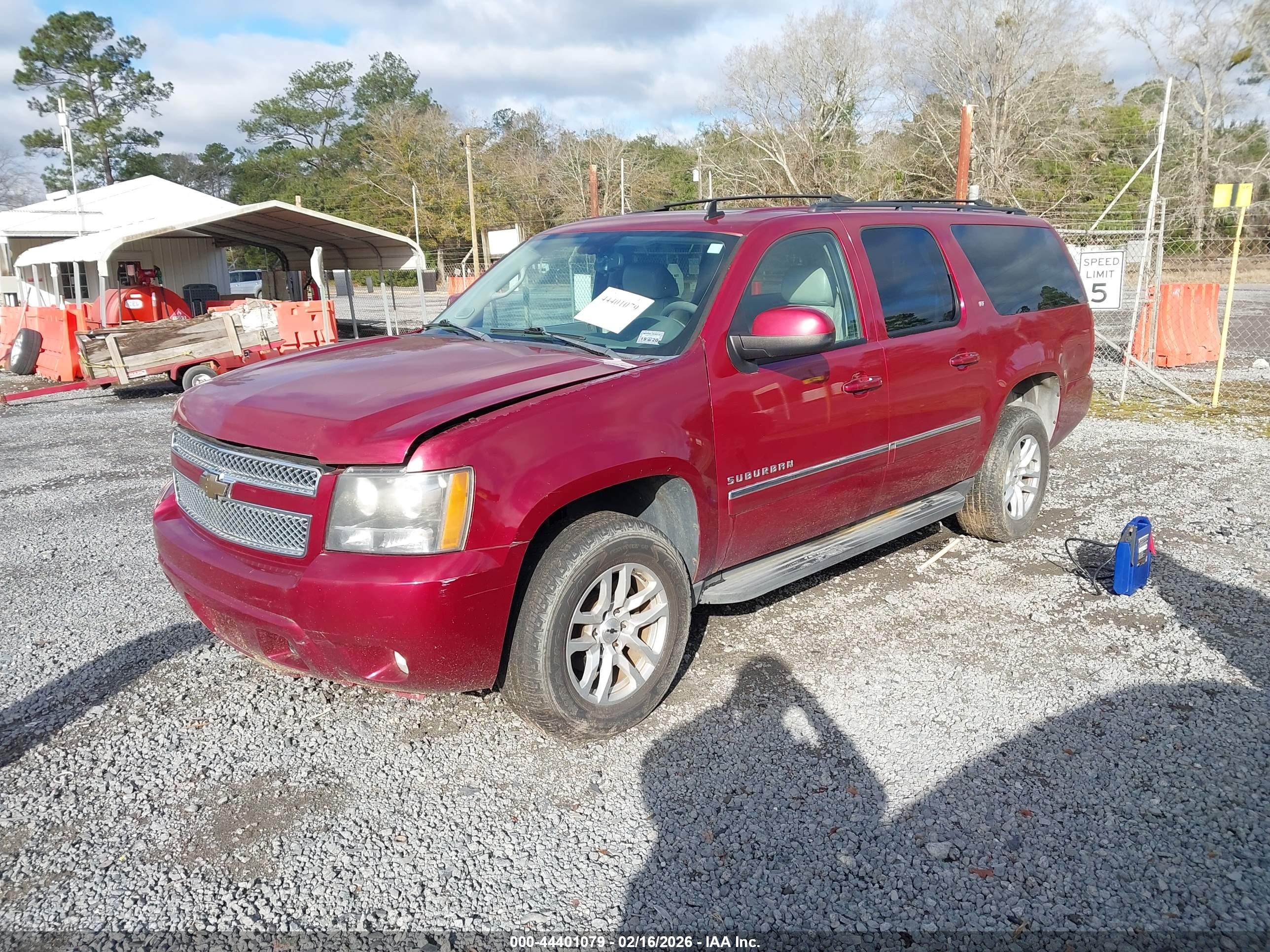 CHEVROLET SUBURBAN image 2