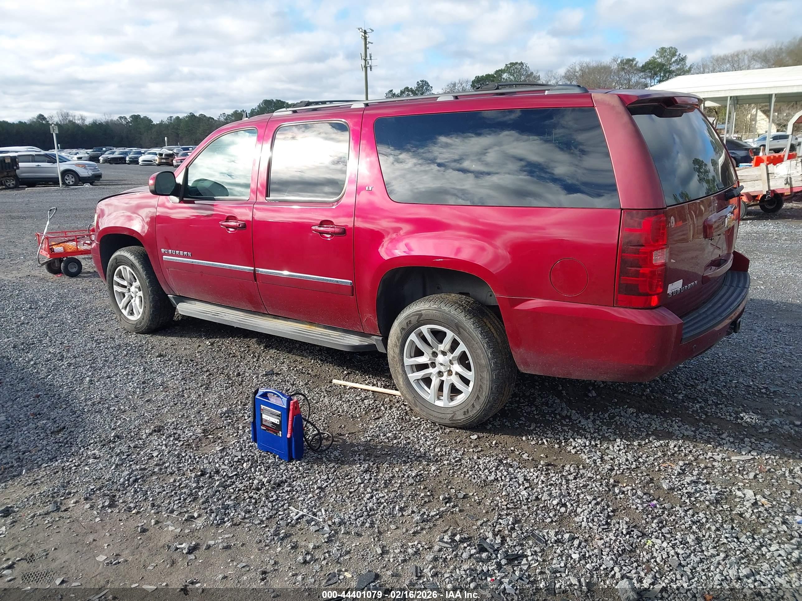 CHEVROLET SUBURBAN image 3