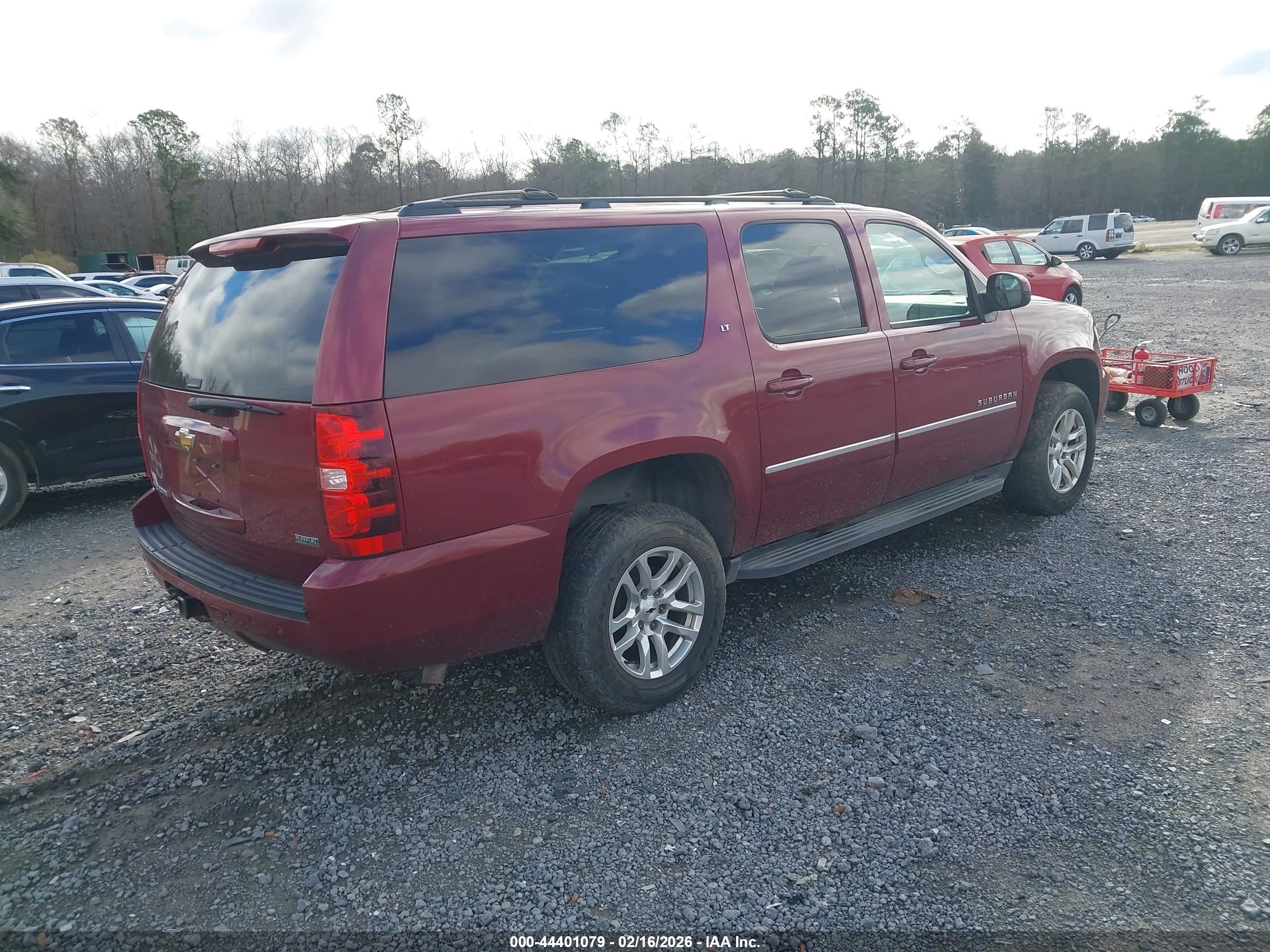 CHEVROLET SUBURBAN image 4