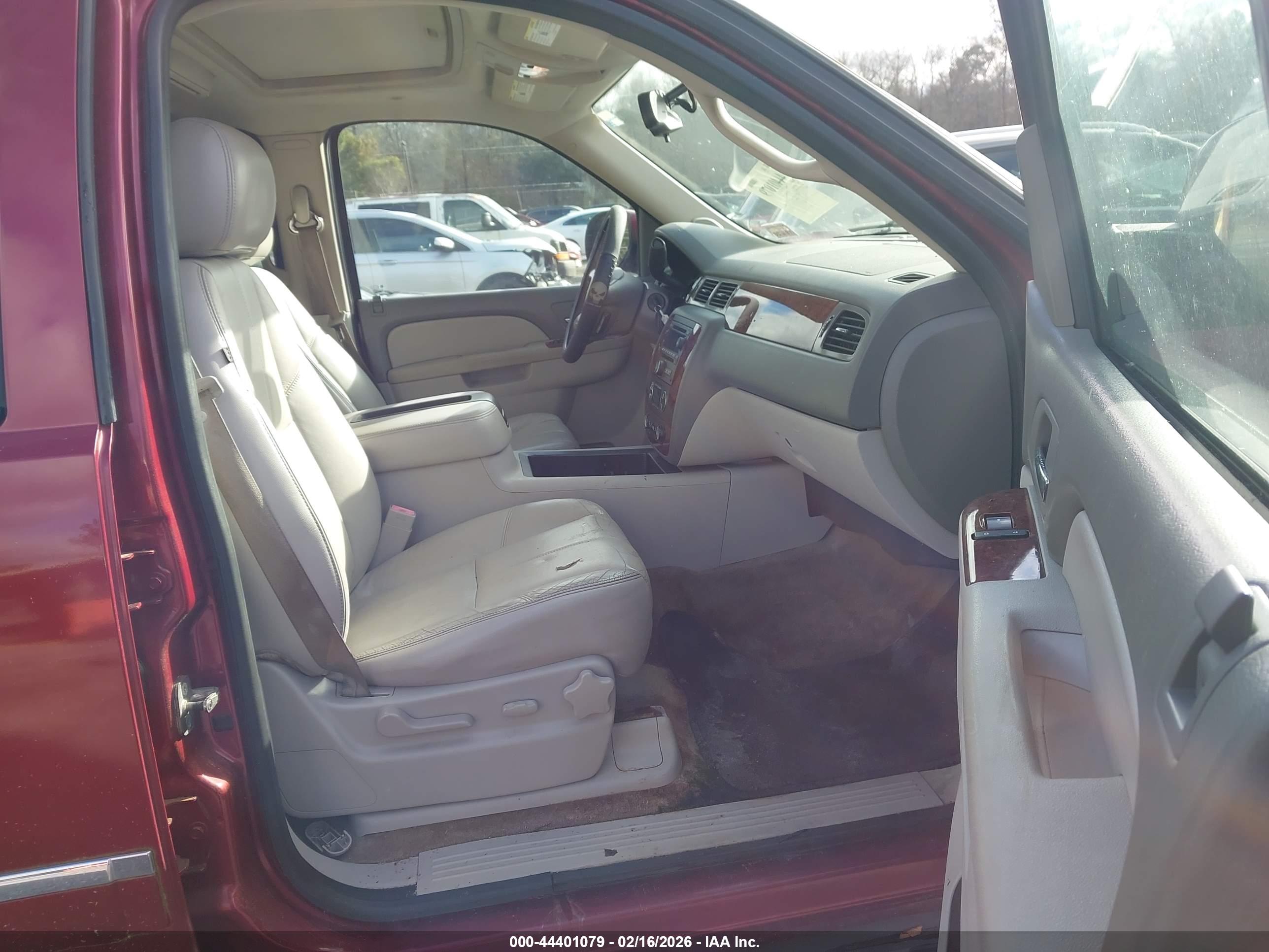 CHEVROLET SUBURBAN image 5