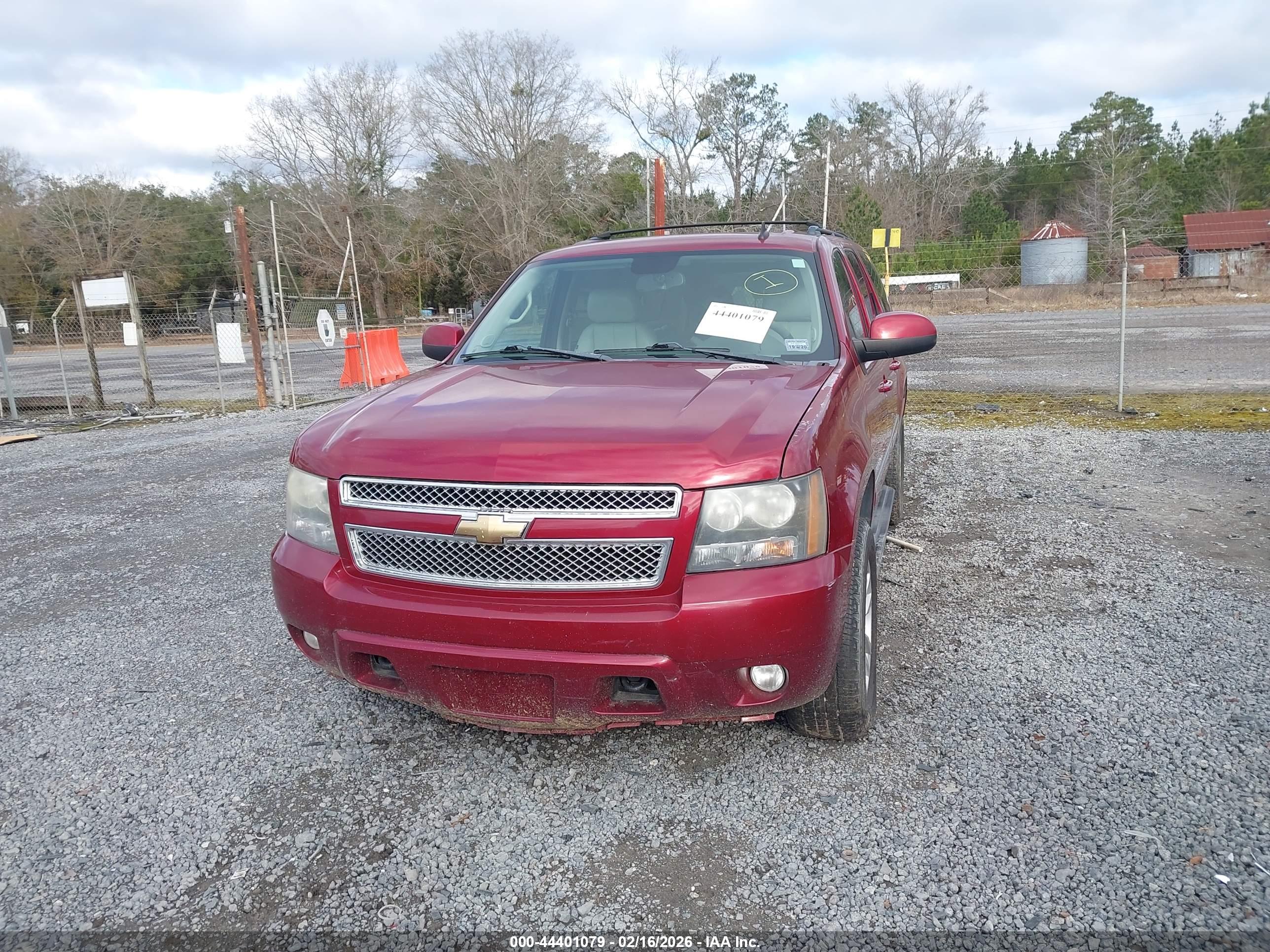 CHEVROLET SUBURBAN image 6