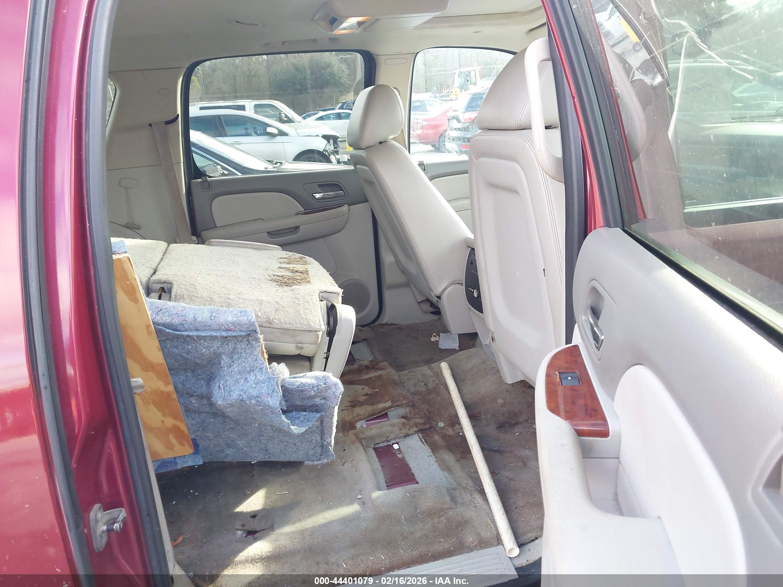 CHEVROLET SUBURBAN image 8
