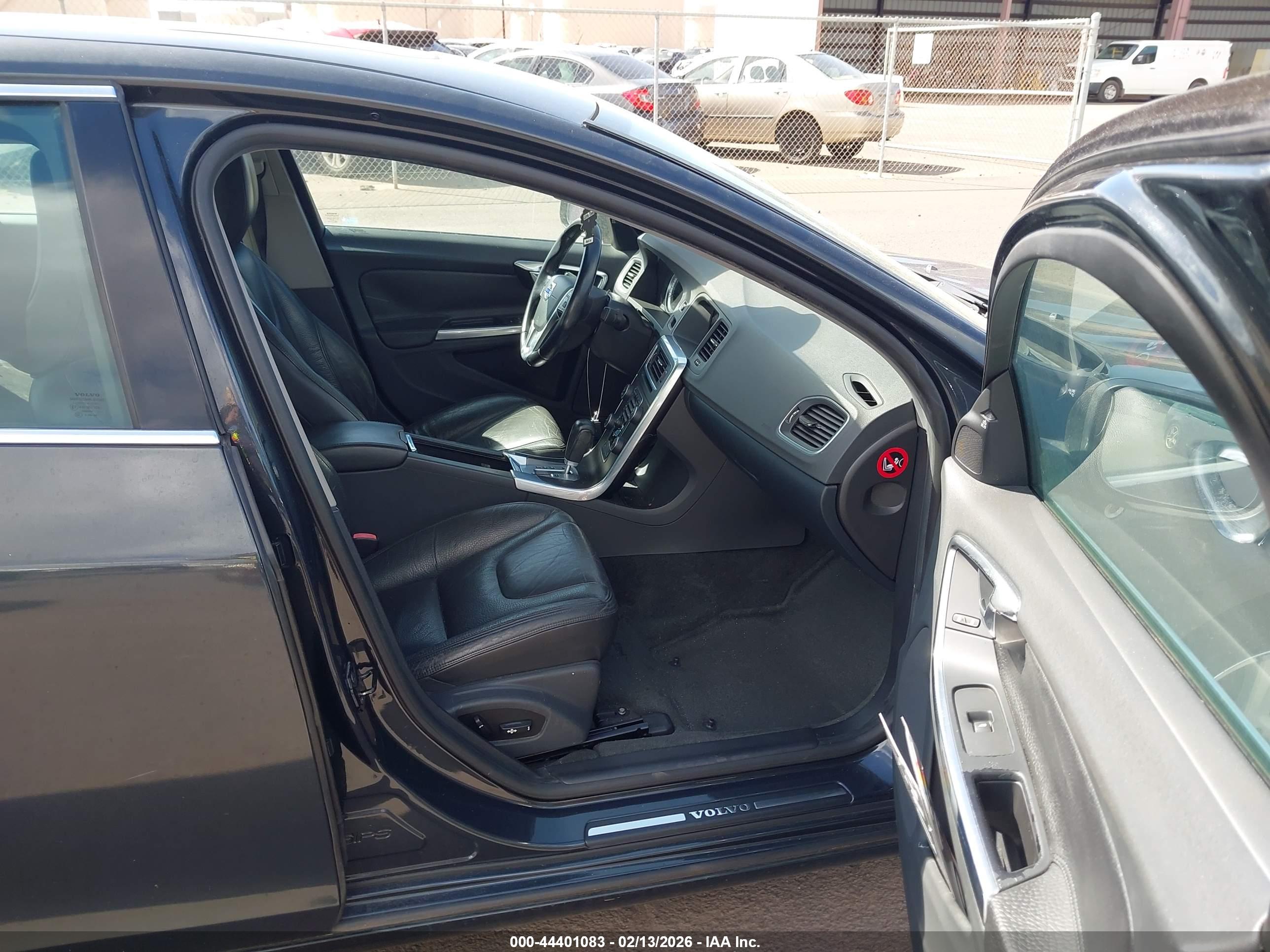VOLVO S60 image 5