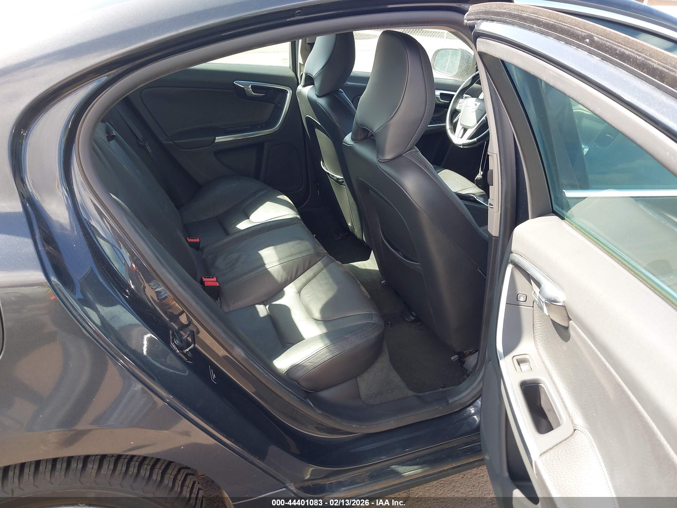 VOLVO S60 image 8