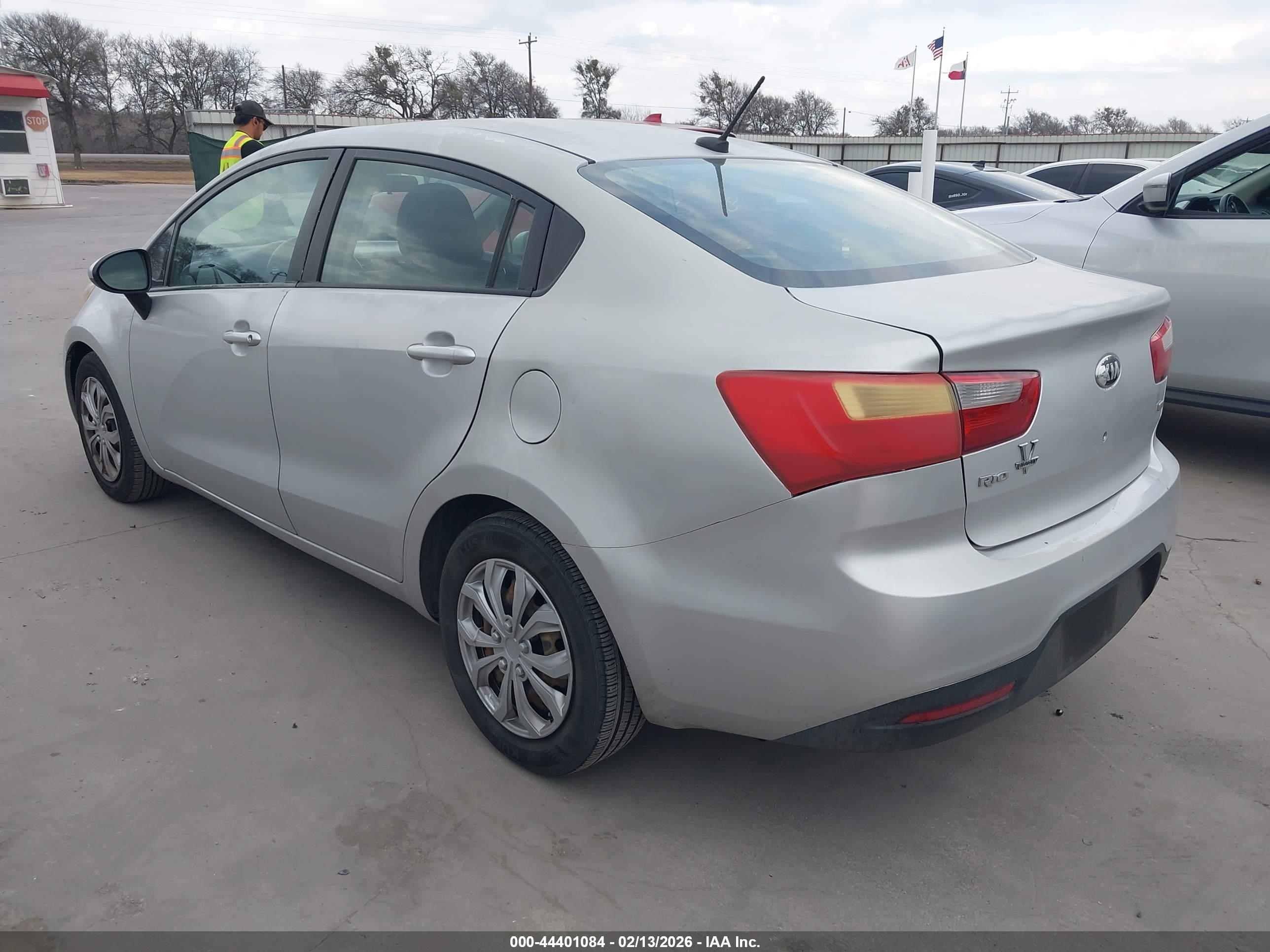 KIA RIO image 3