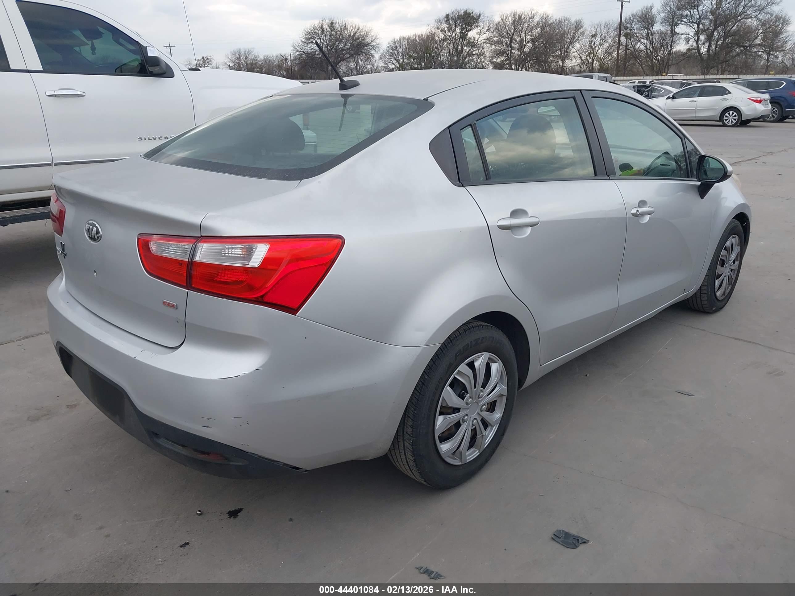 KIA RIO image 4