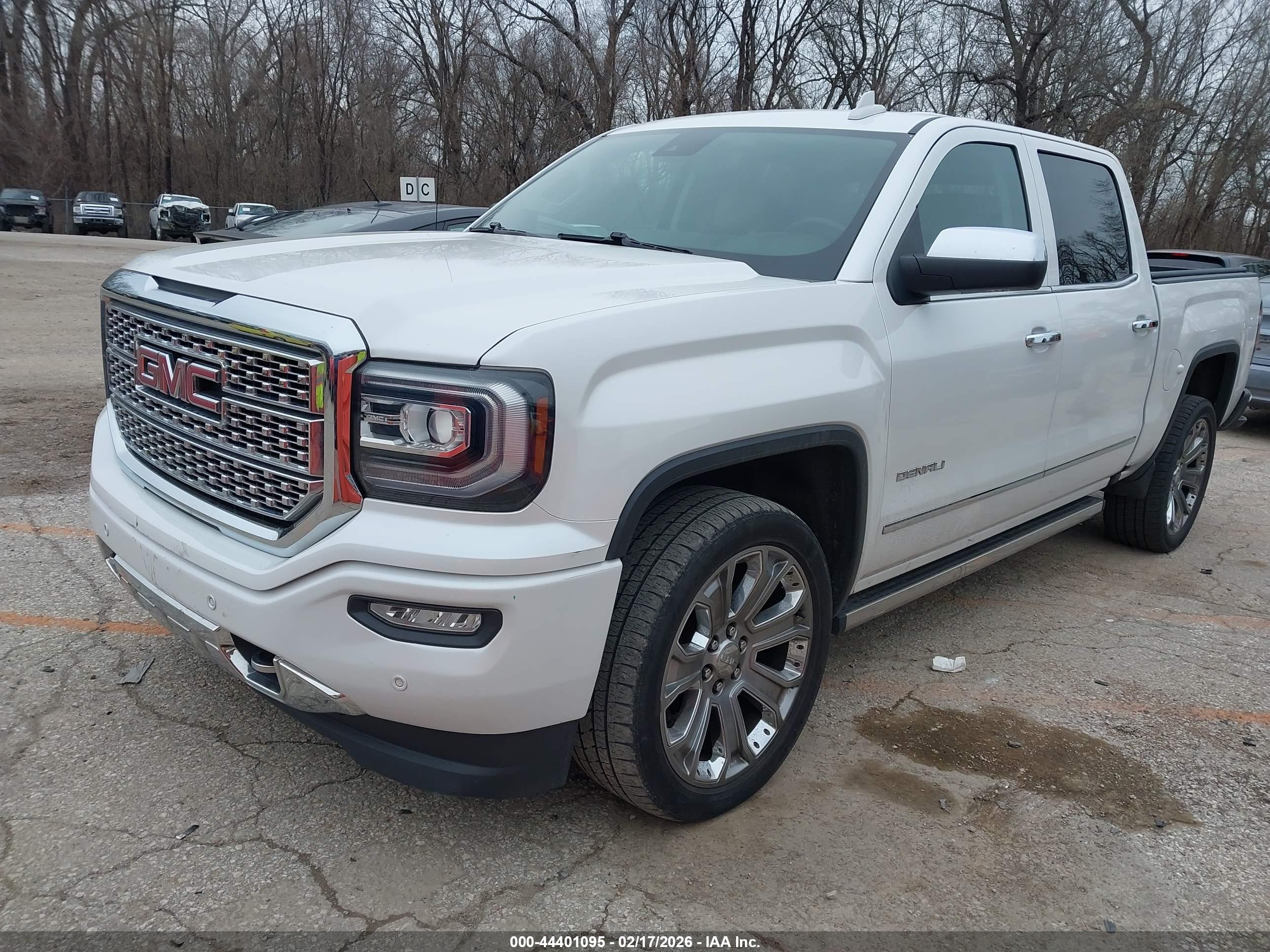 GMC SIERRA image 2