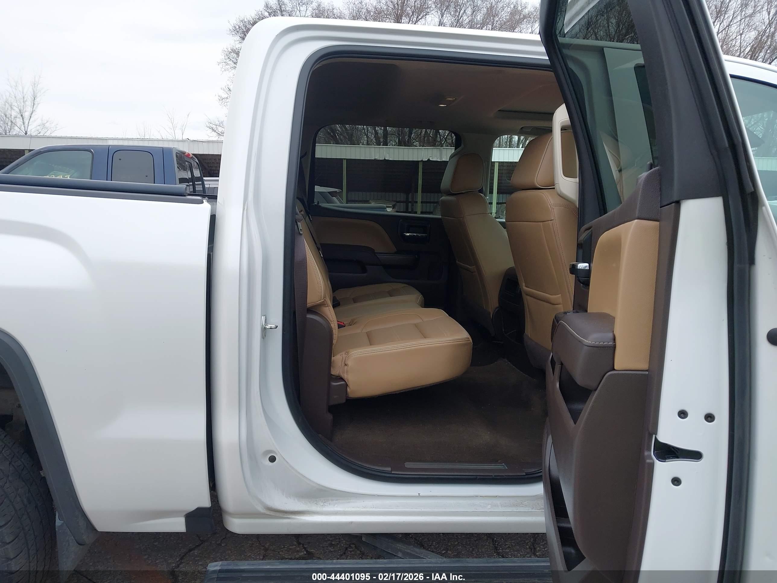 GMC SIERRA image 8