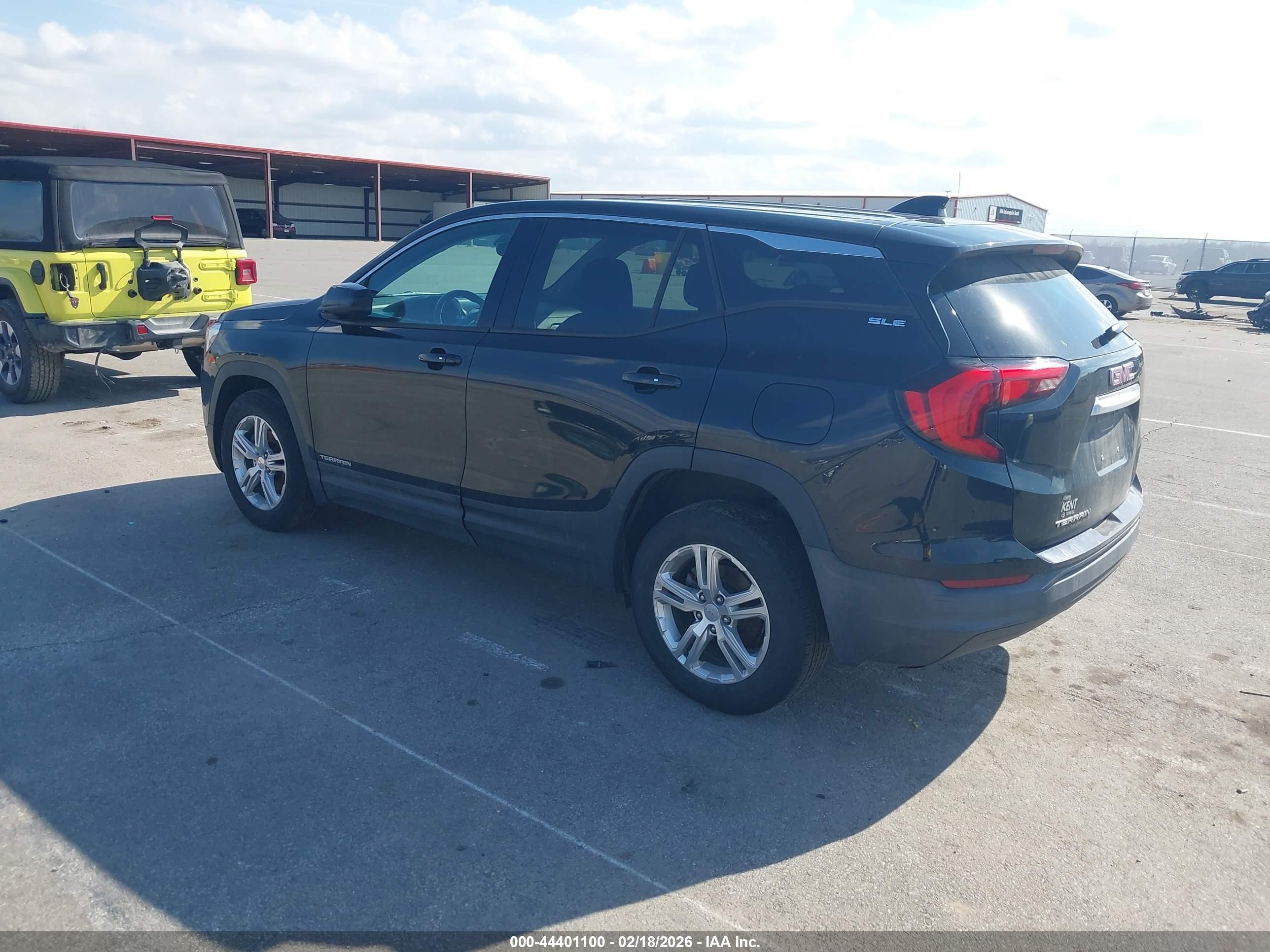 GMC TERRAIN image 3