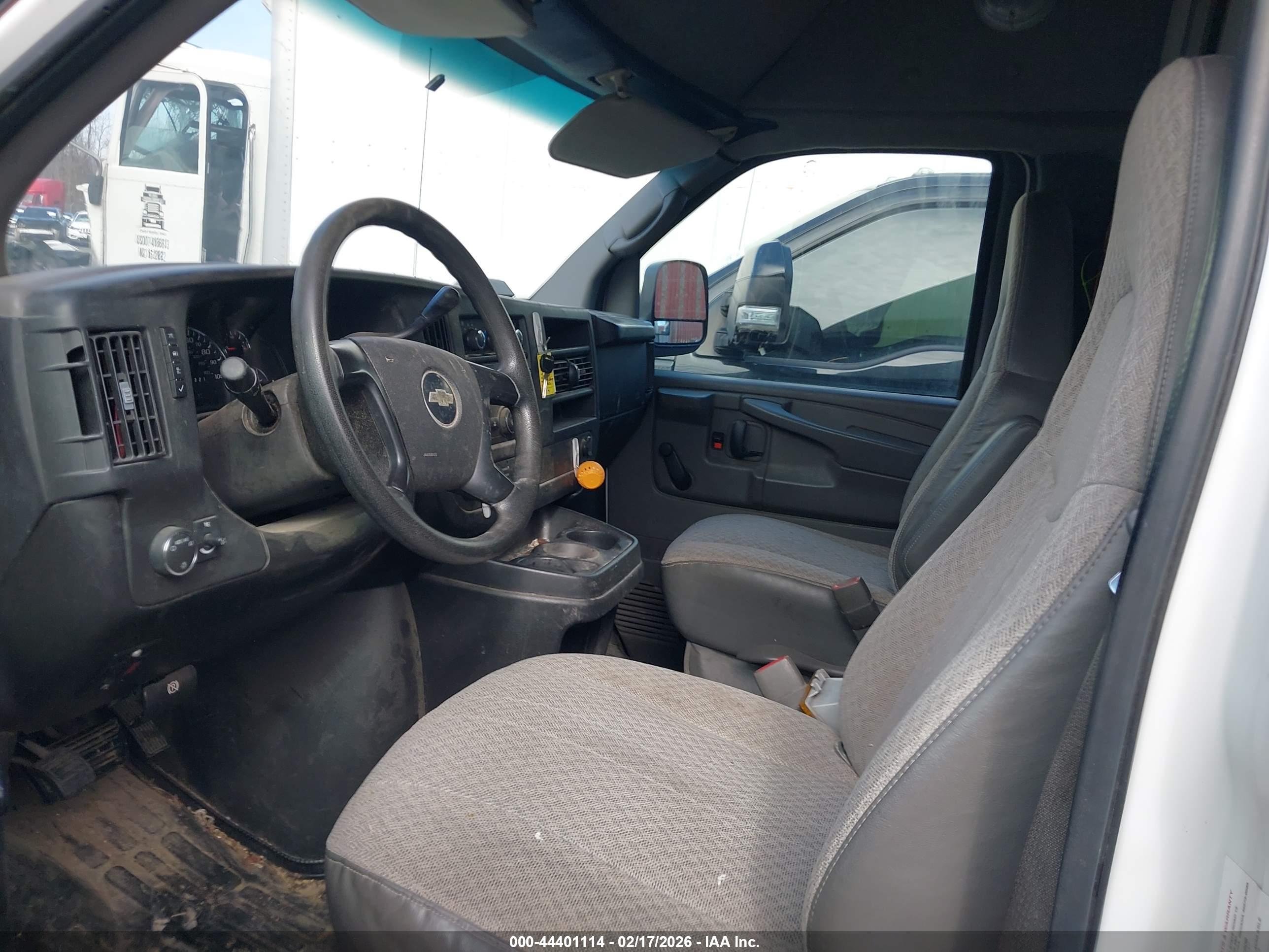 CHEVROLET EXPRESS image 8
