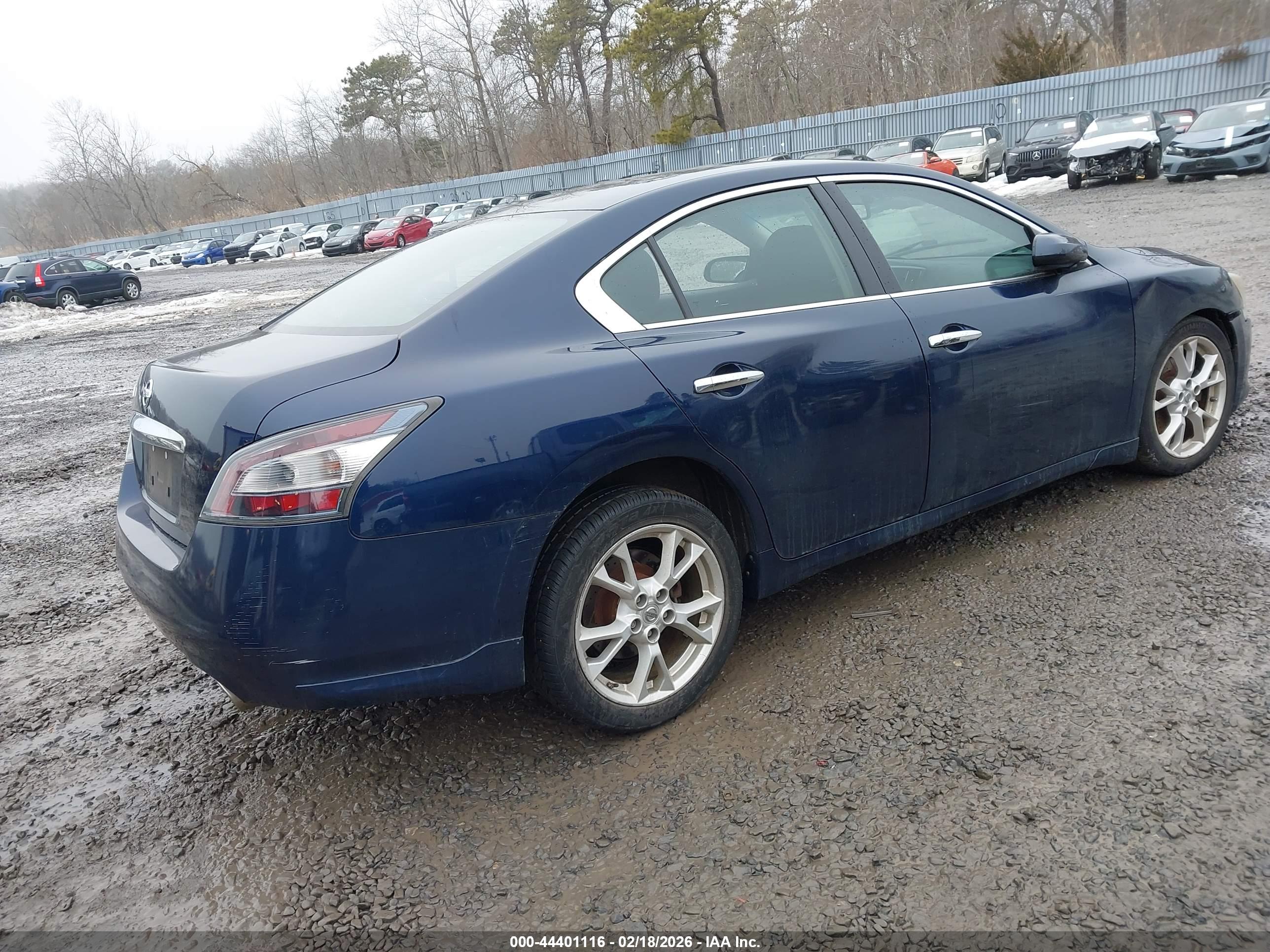 NISSAN MAXIMA image 4