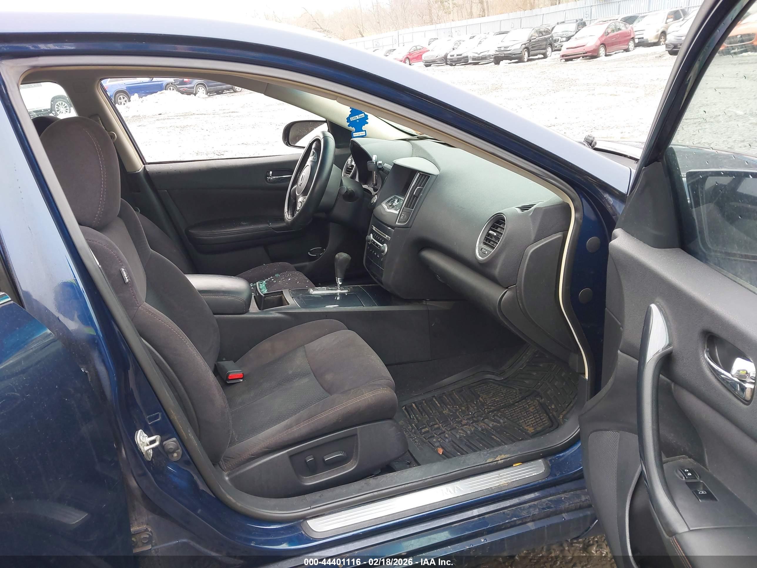NISSAN MAXIMA image 5