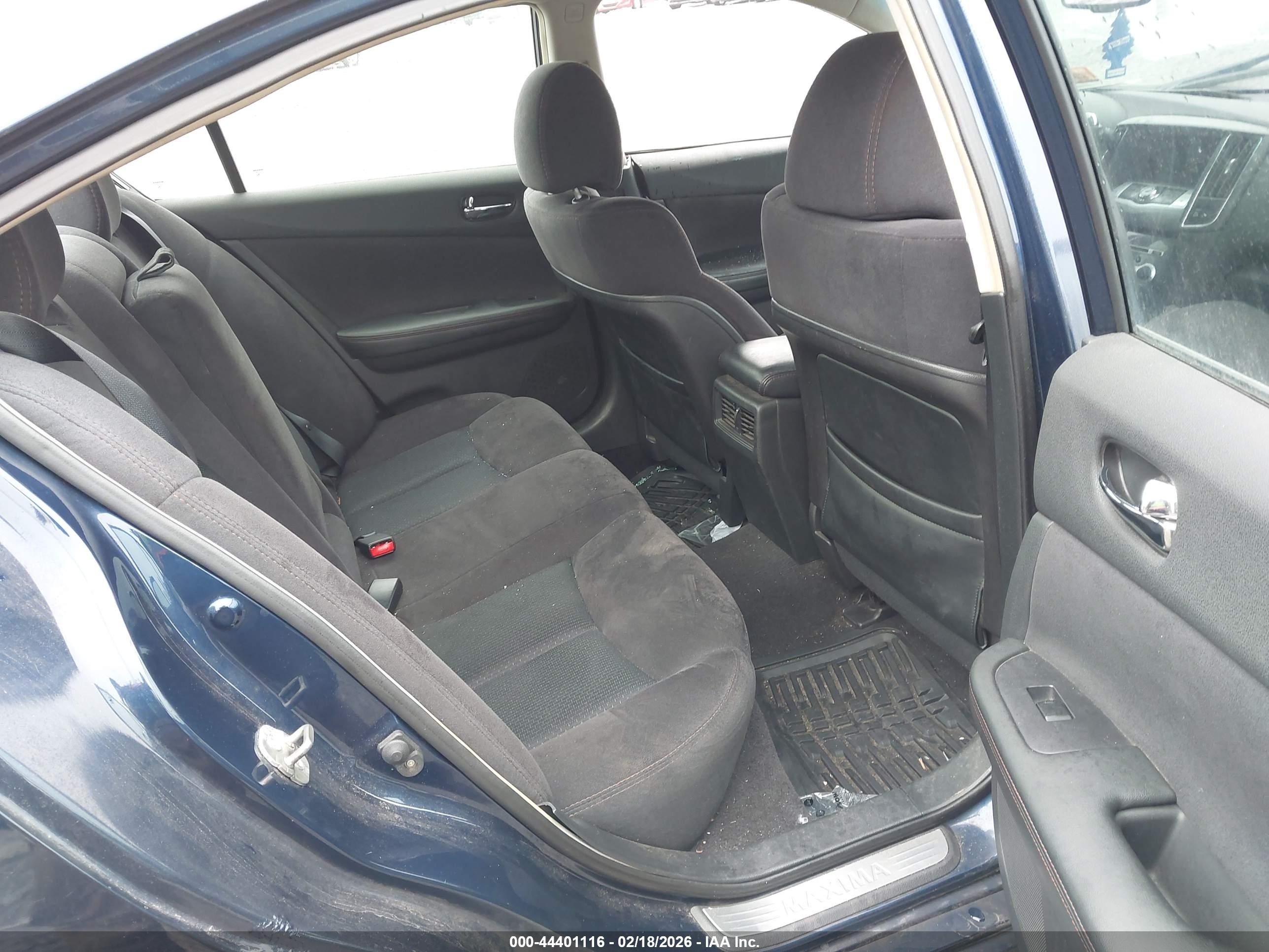 NISSAN MAXIMA image 8