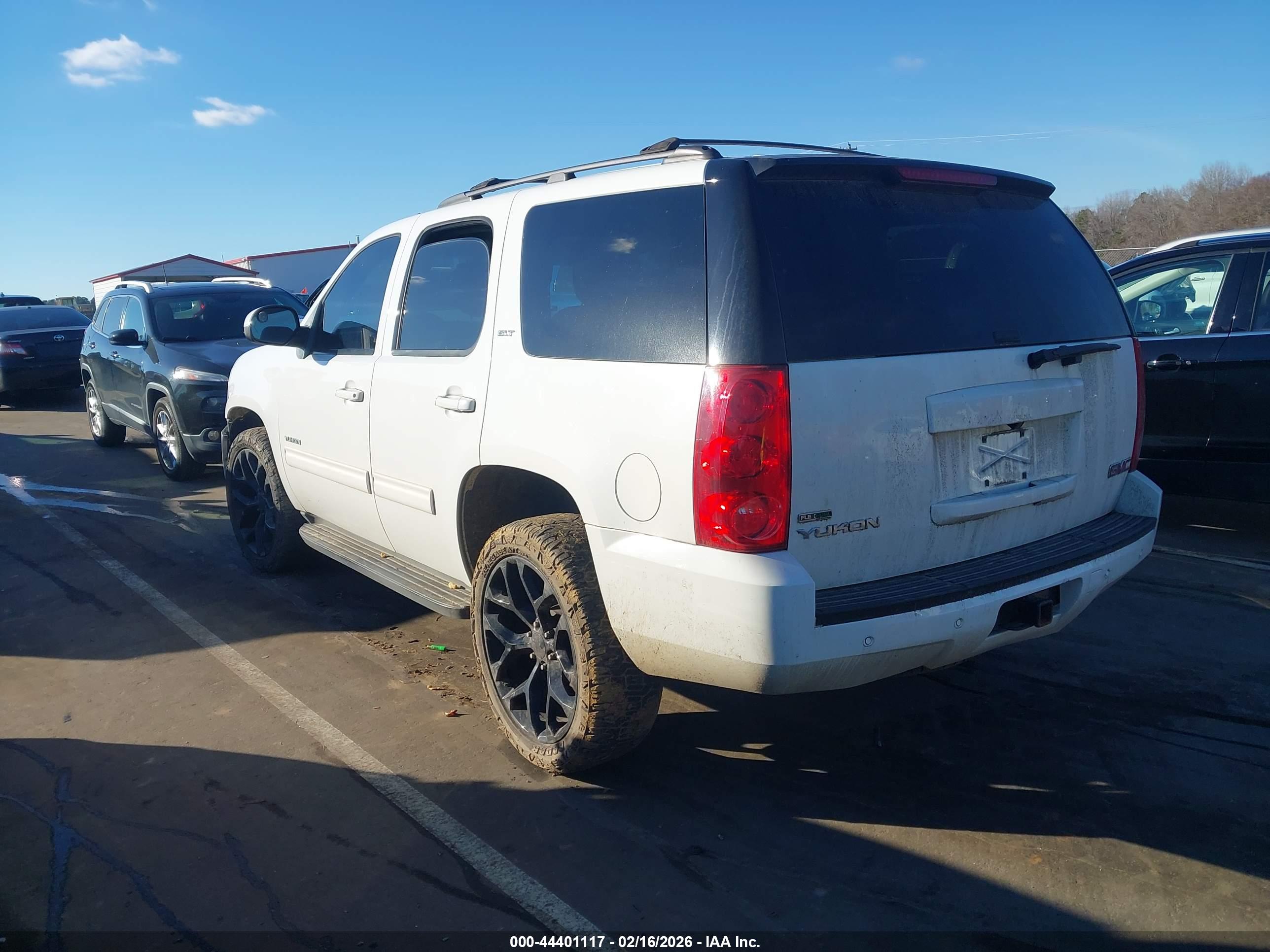GMC YUKON image 3