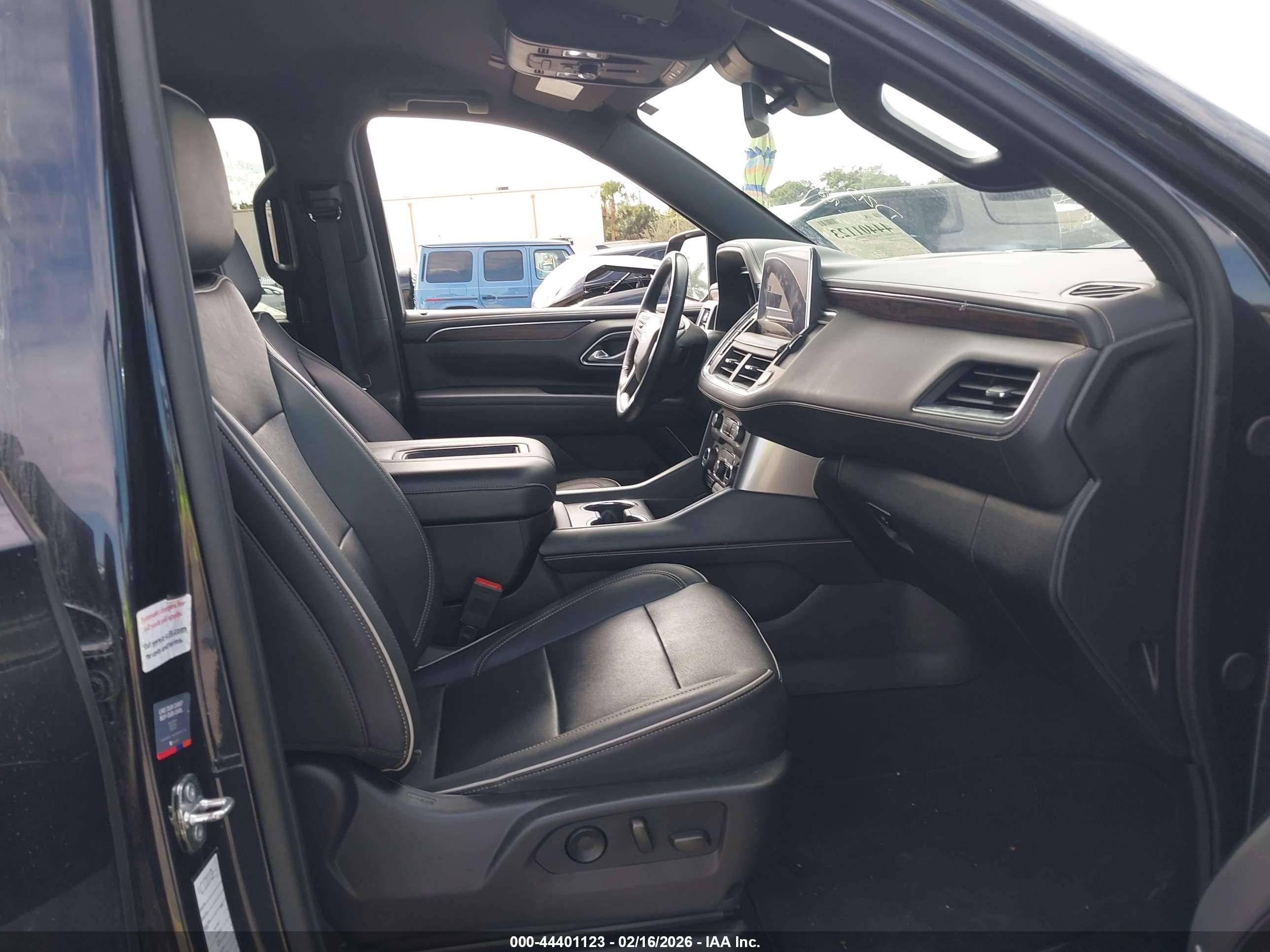 CHEVROLET SUBURBAN image 5