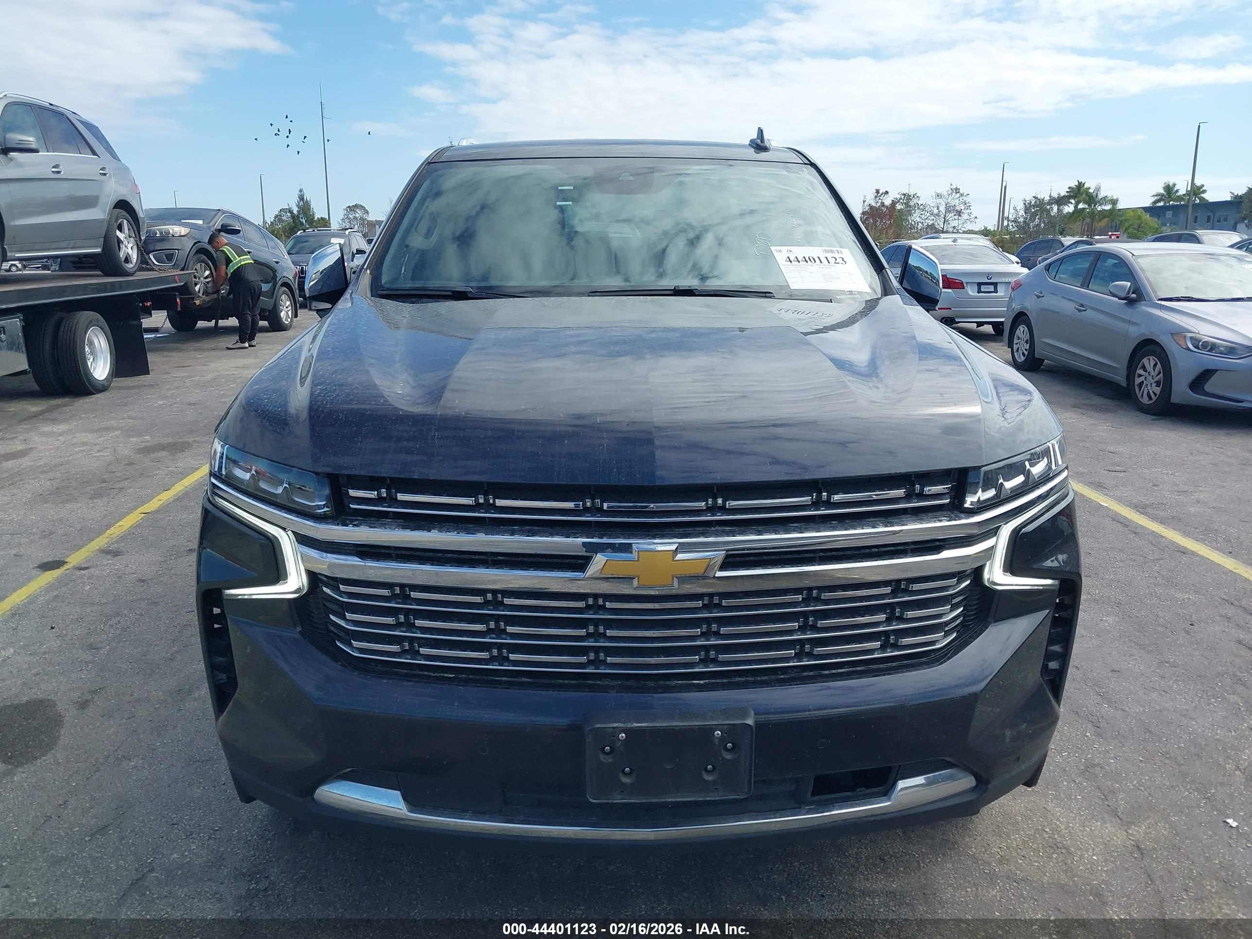 CHEVROLET SUBURBAN image 6