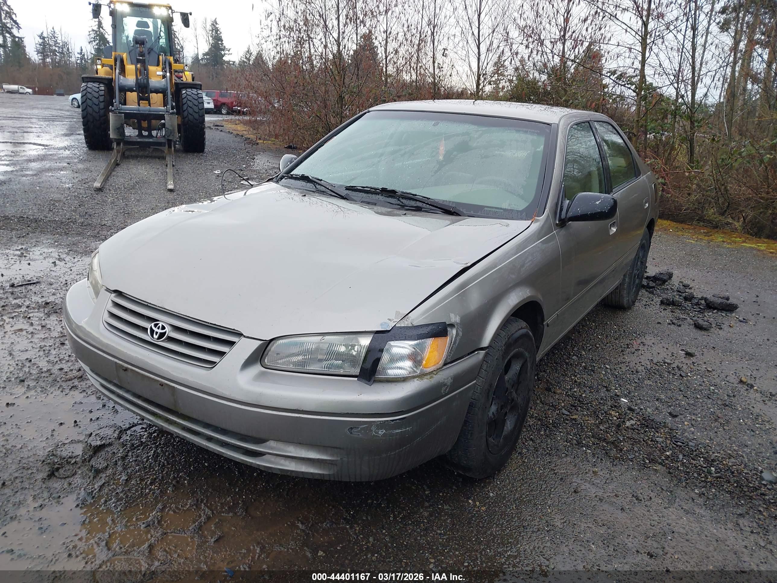 TOYOTA CAMRY image 2