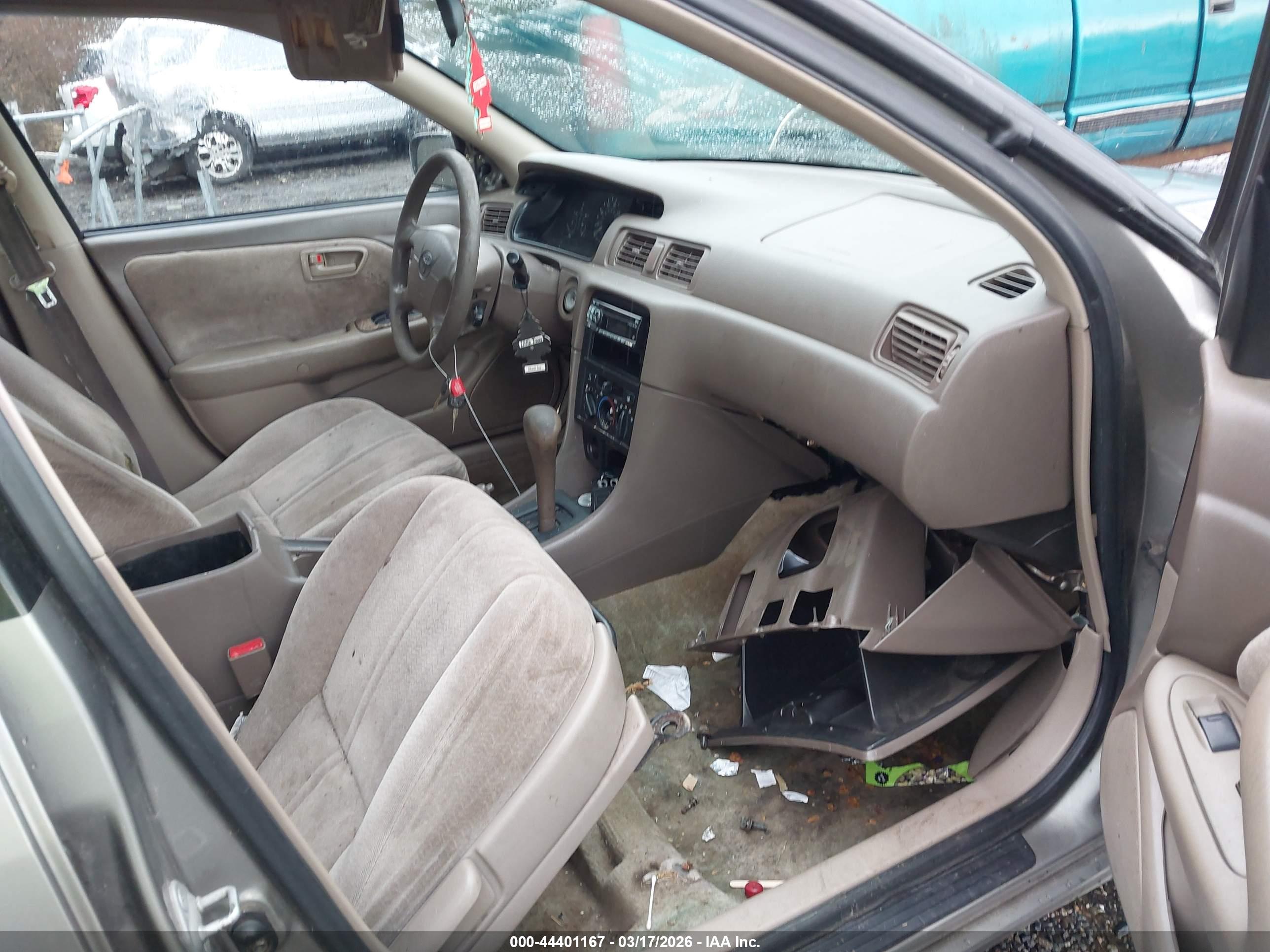 TOYOTA CAMRY image 5