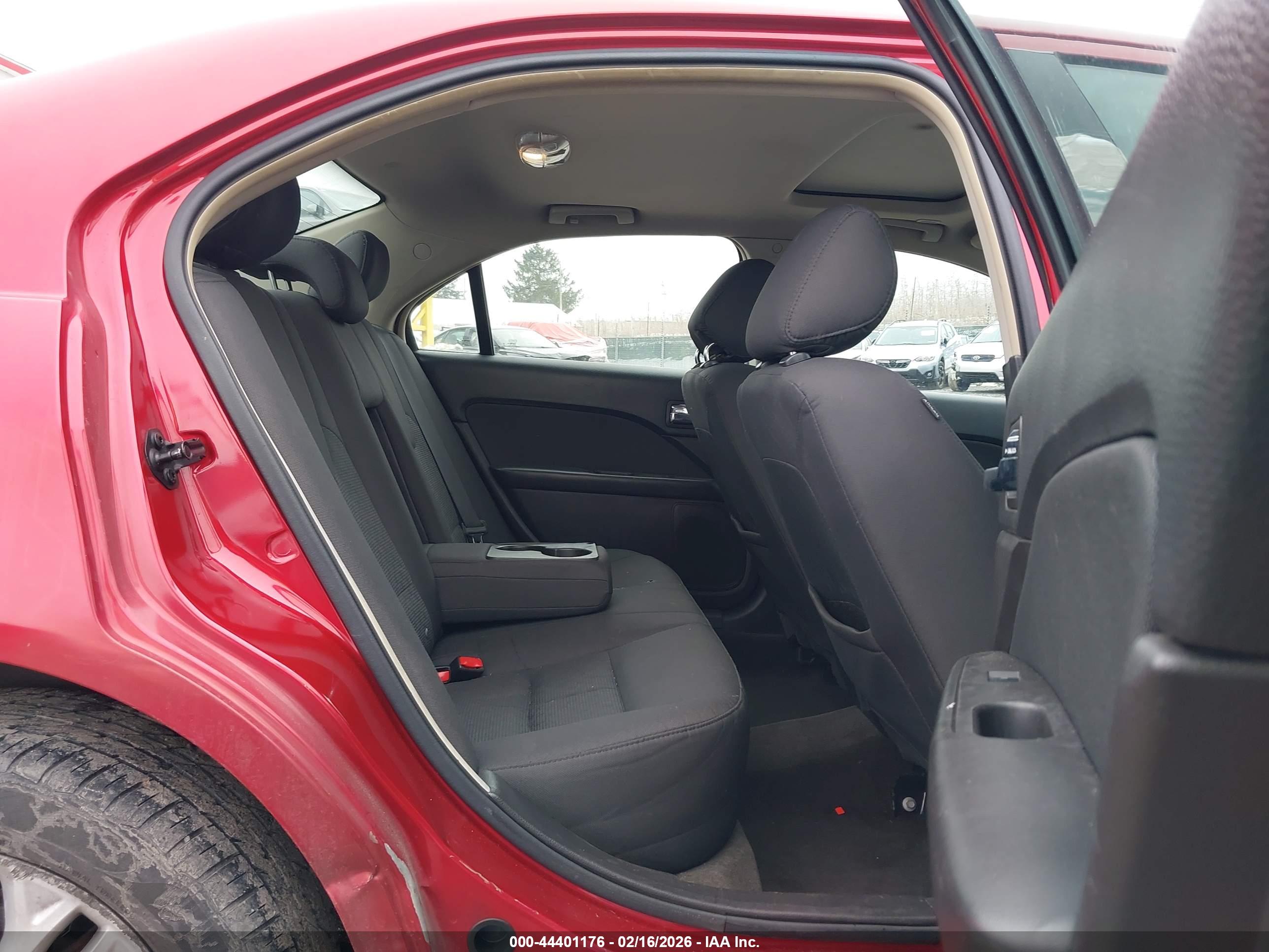 FORD FUSION image 8