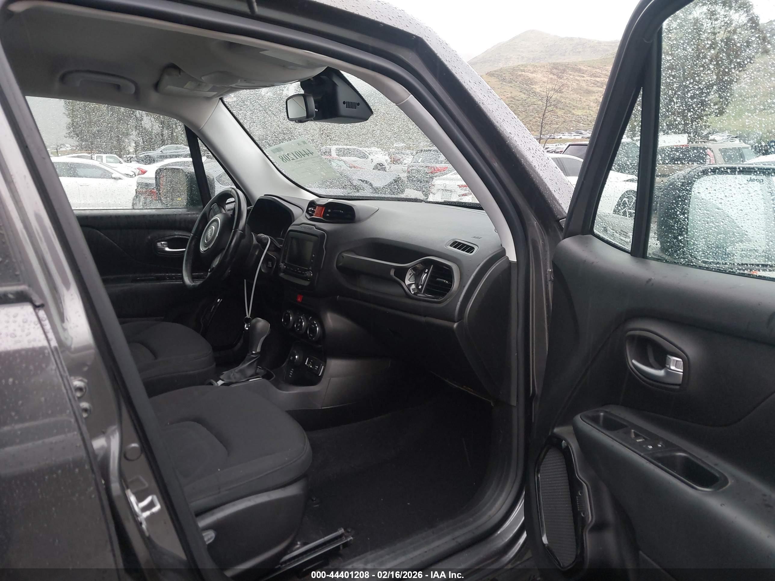 JEEP RENEGADE image 5