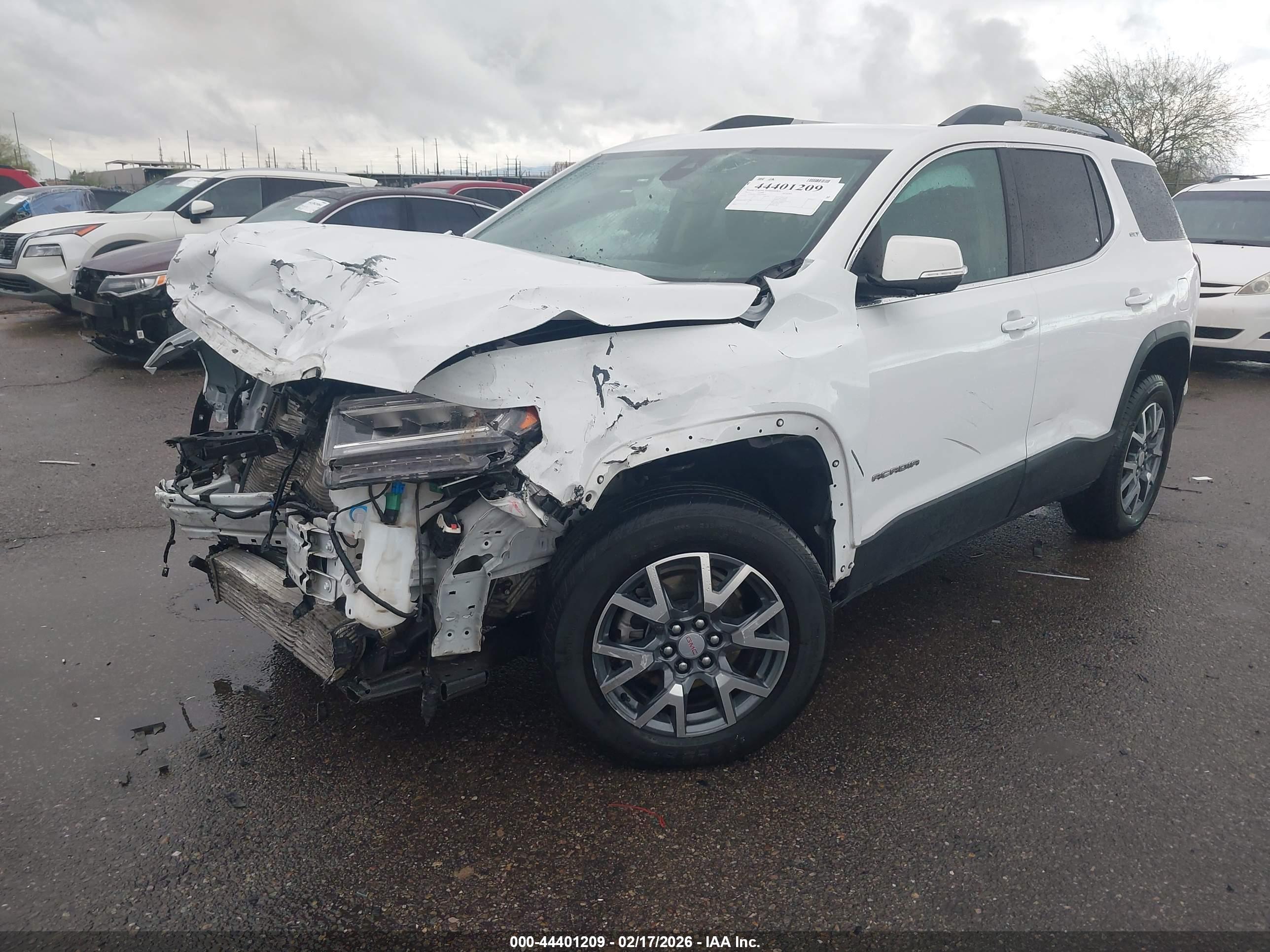GMC ACADIA image 2