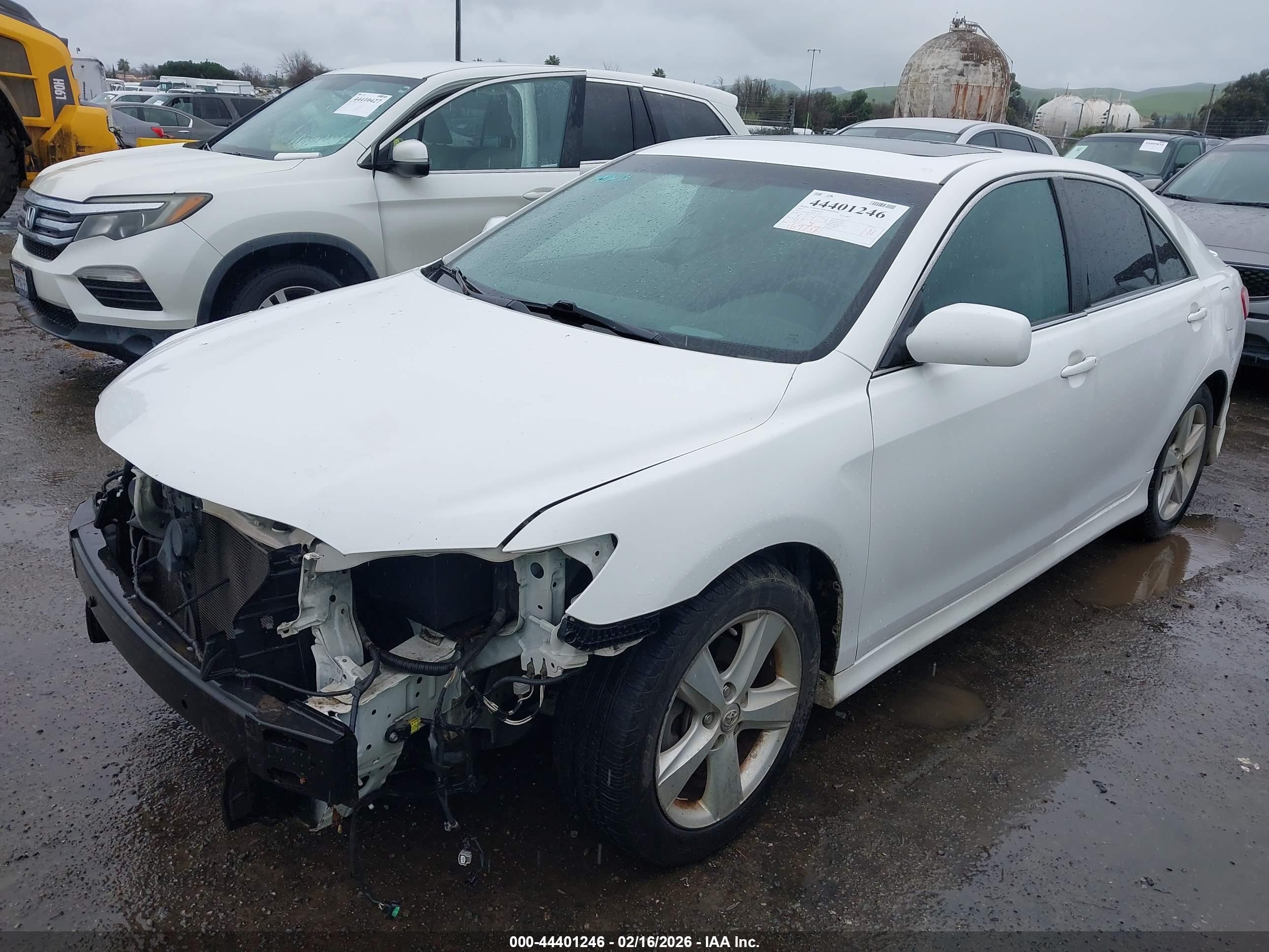 TOYOTA CAMRY image 2