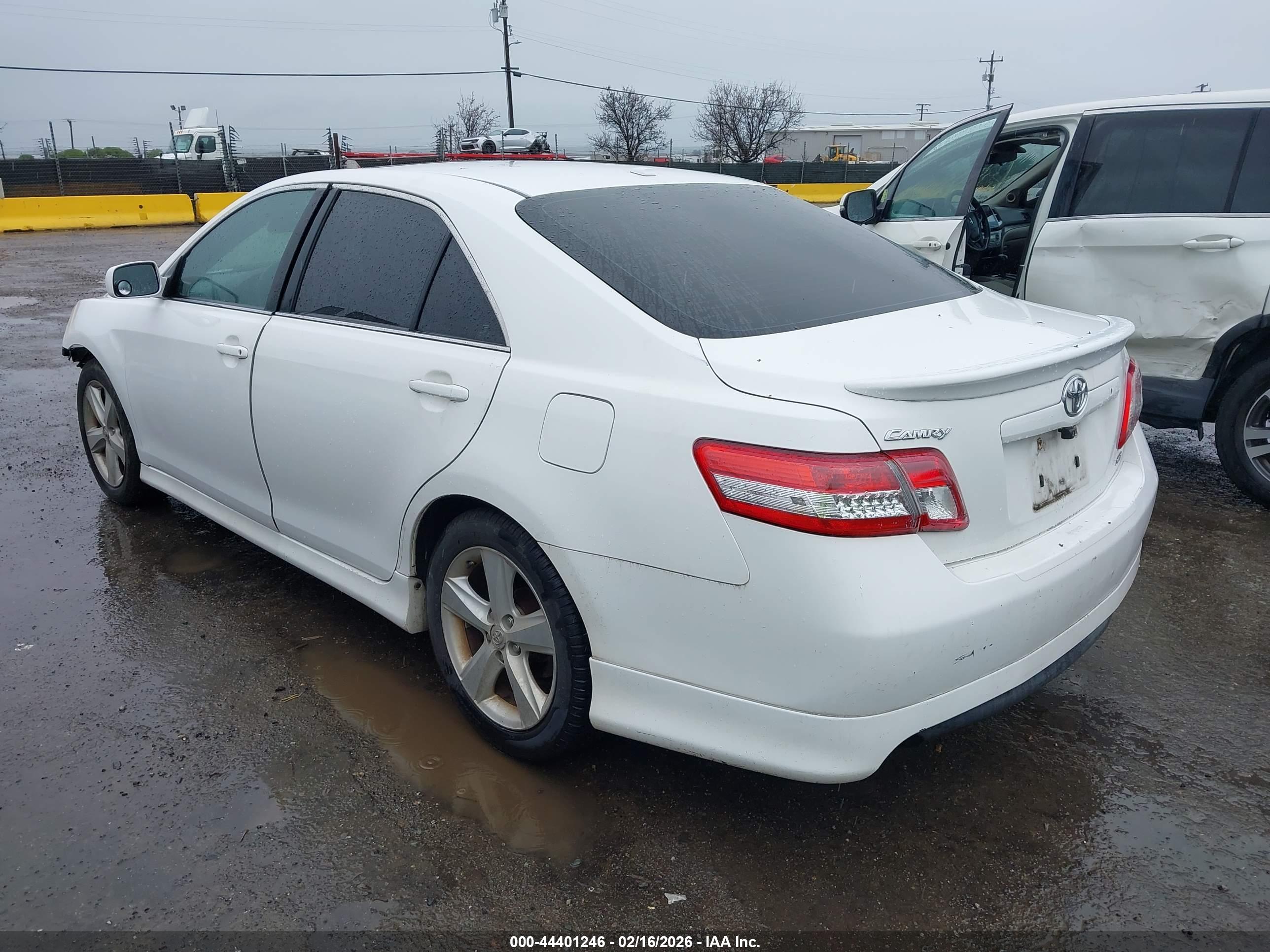 TOYOTA CAMRY image 3