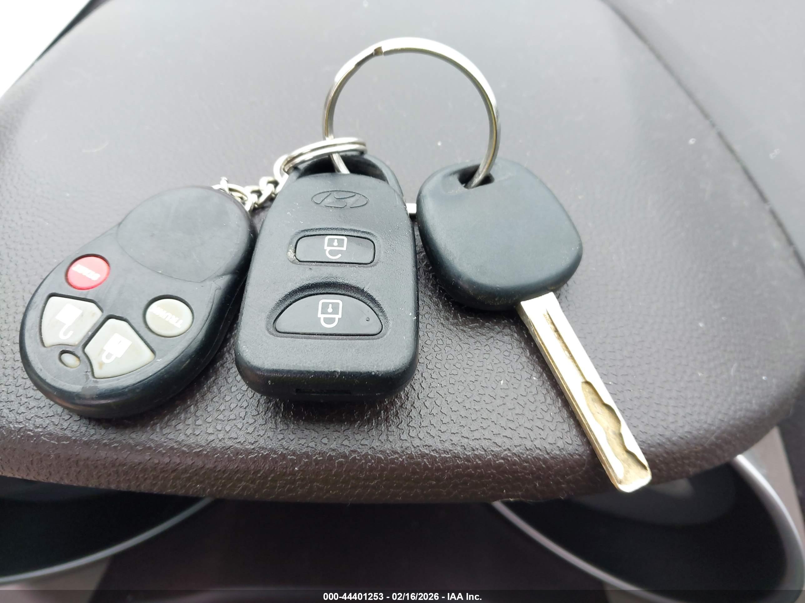 HYUNDAI TUCSON image 11