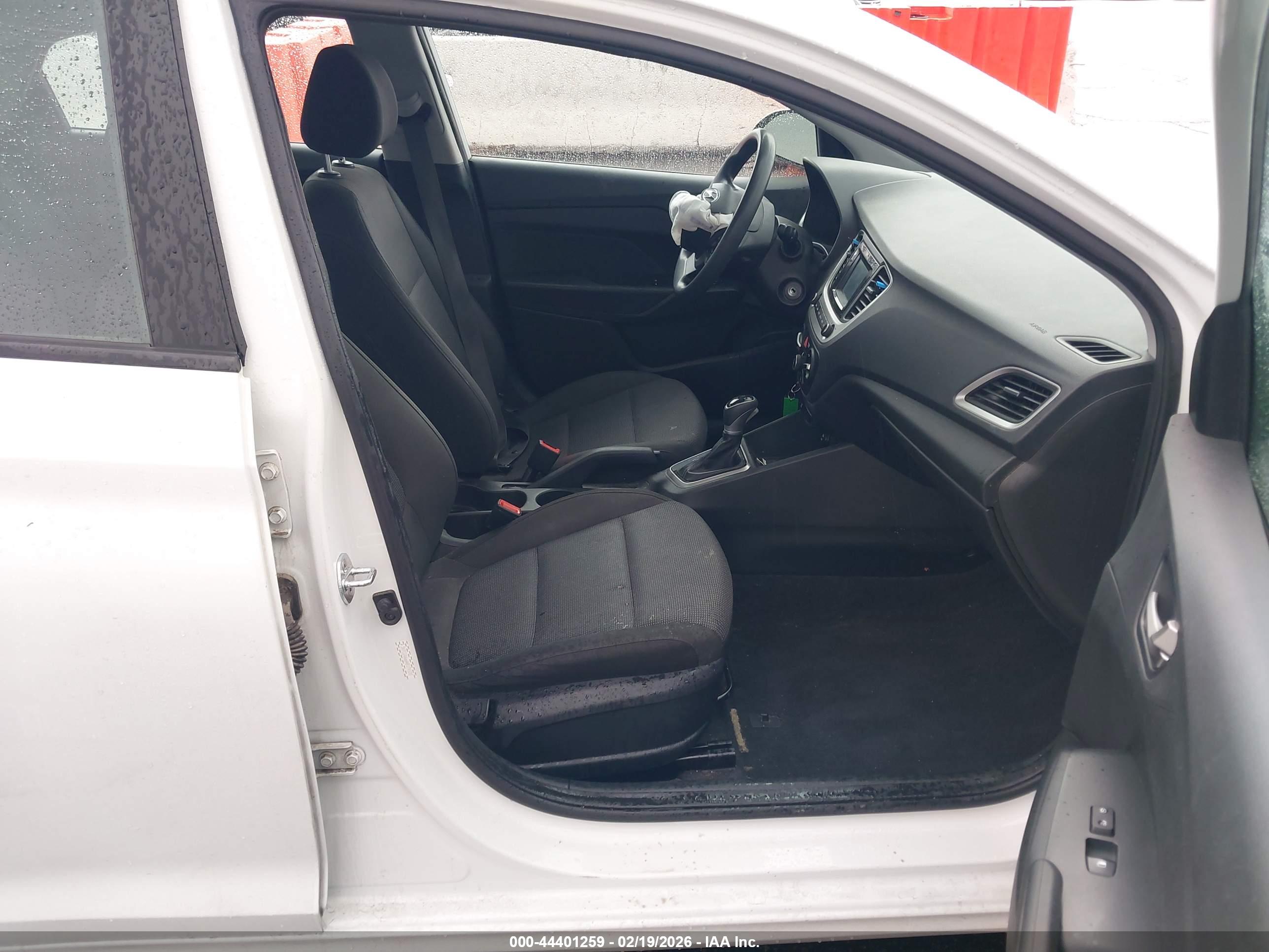 HYUNDAI ACCENT image 5