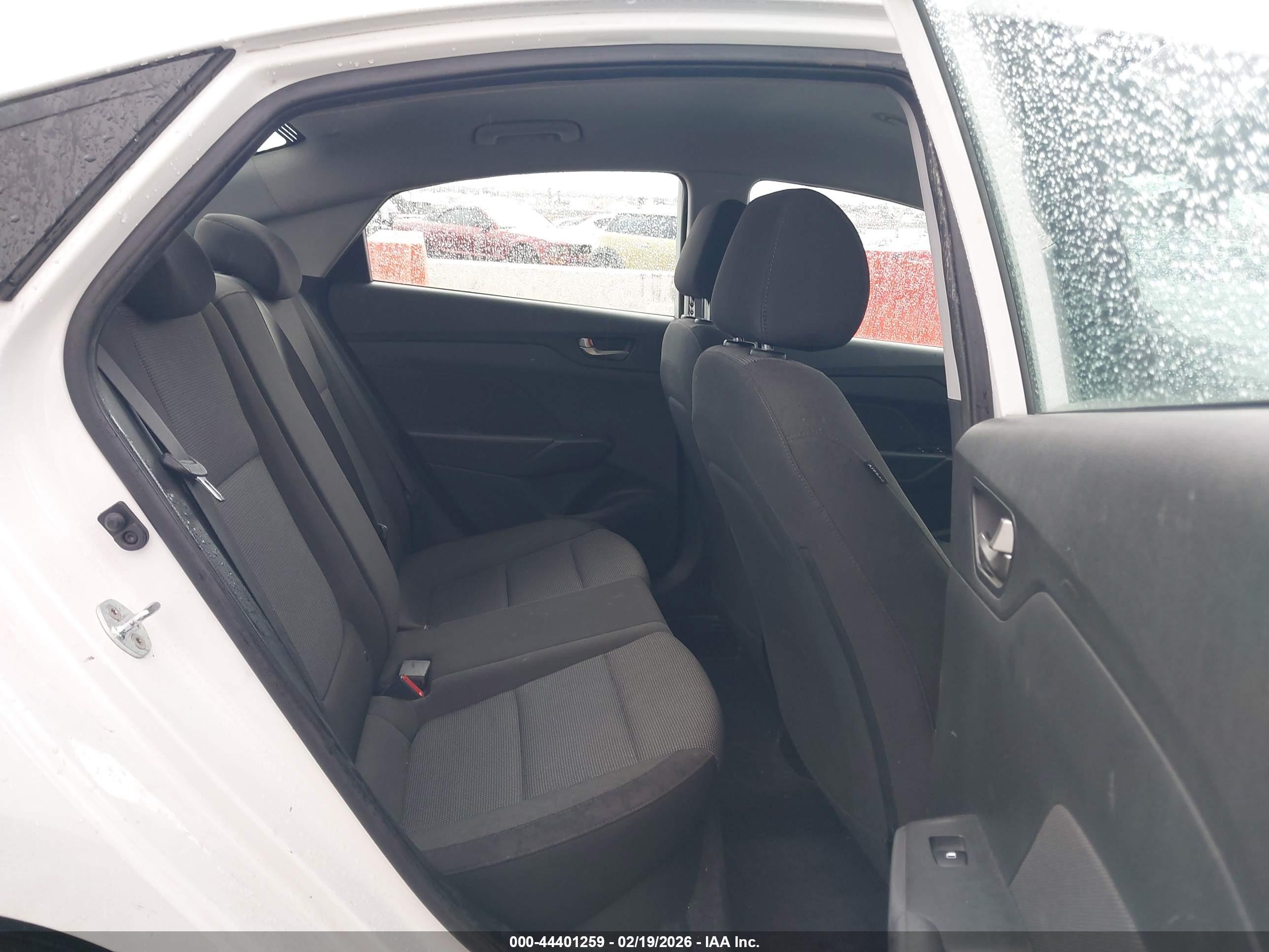 HYUNDAI ACCENT image 8