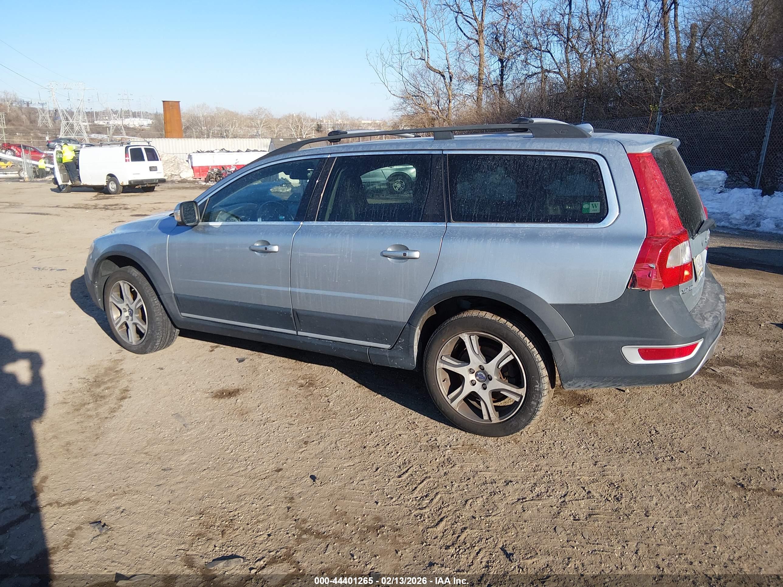VOLVO XC70 image 3