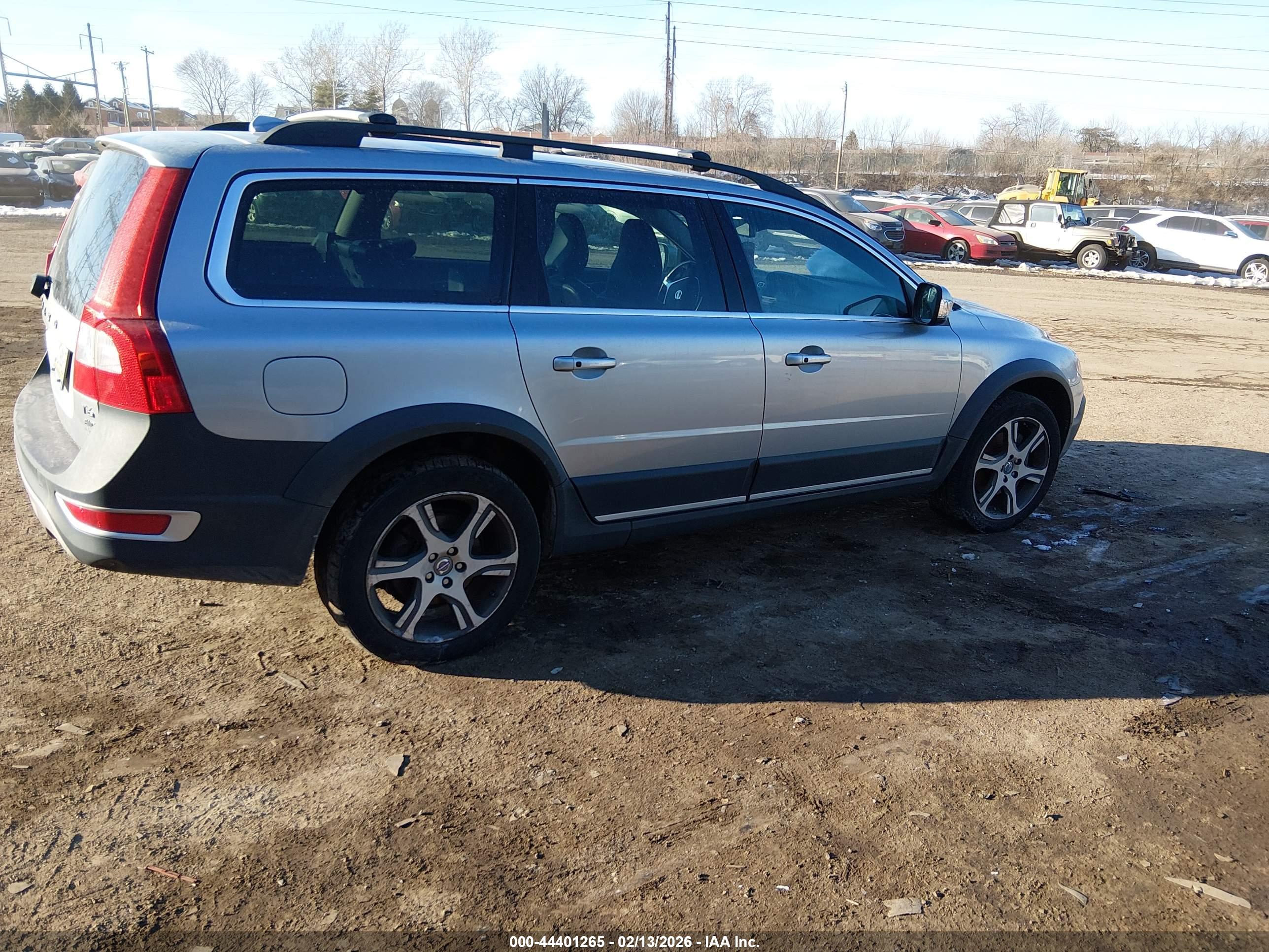 VOLVO XC70 image 4