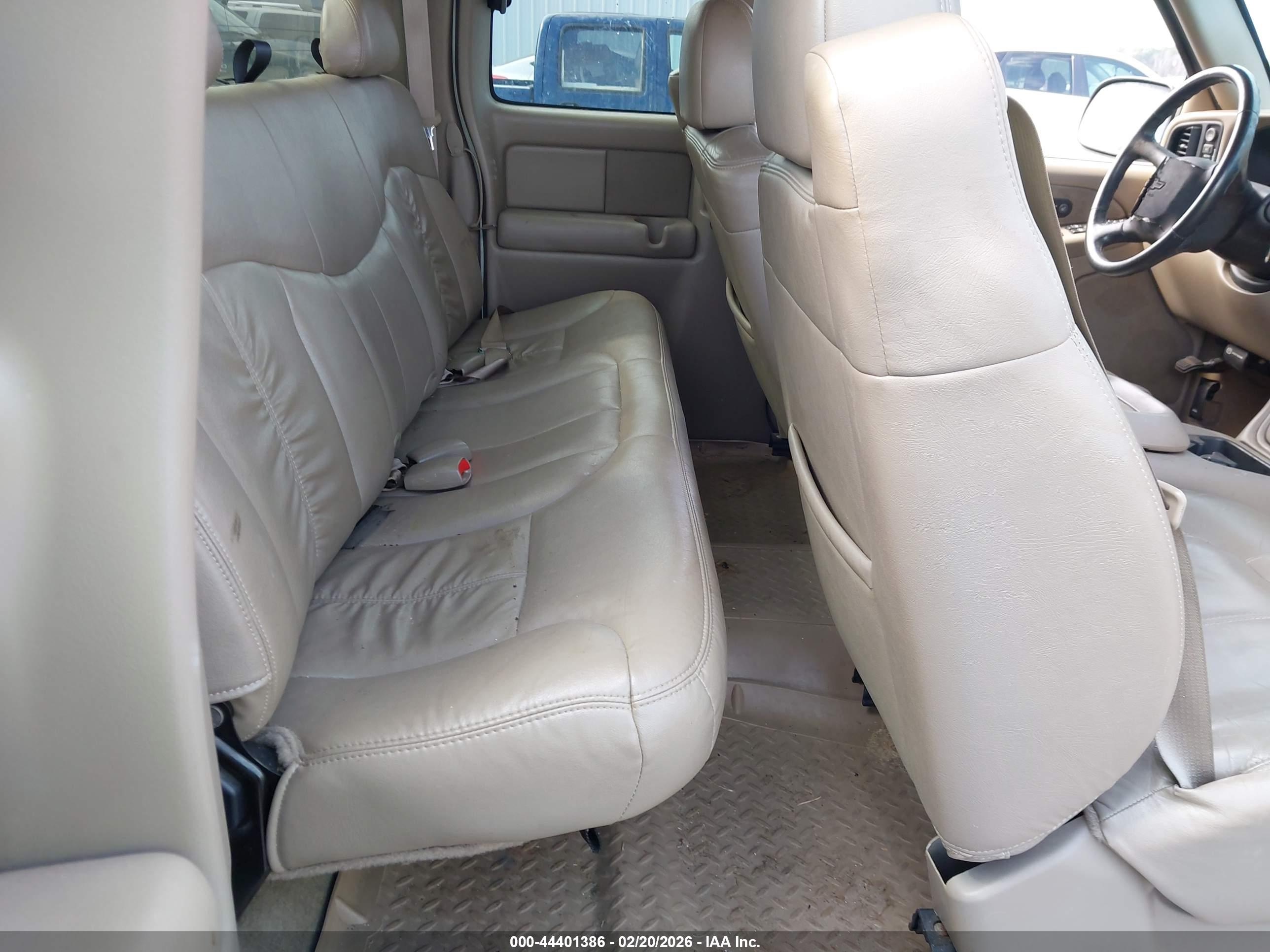 CHEVROLET SILVERADO image 8