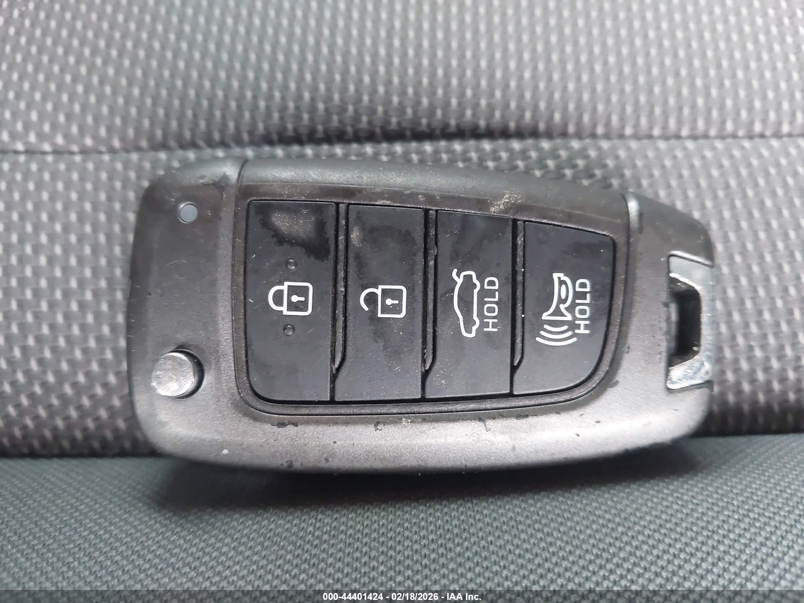 HYUNDAI ELANTRA image 11