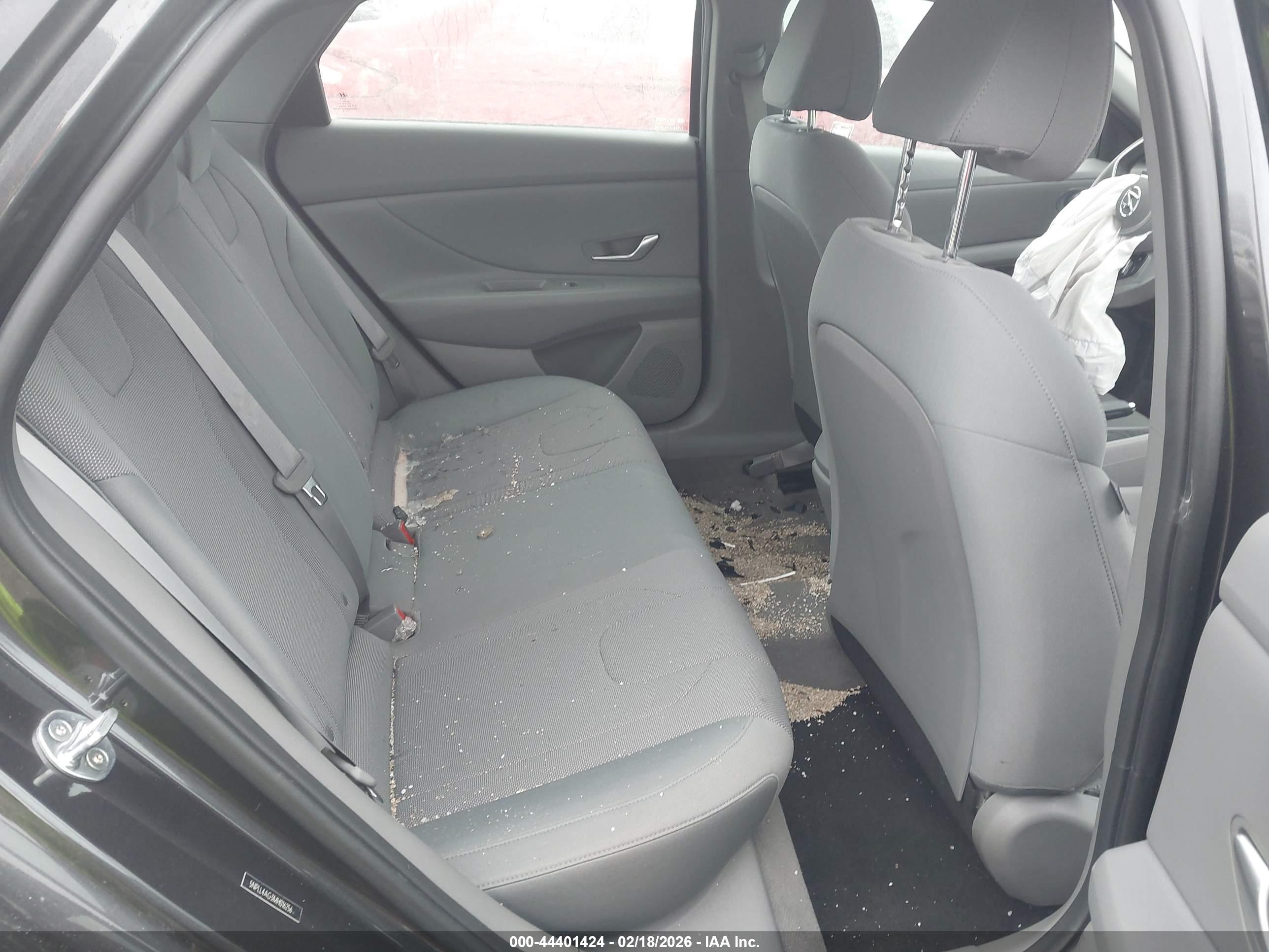 HYUNDAI ELANTRA image 8