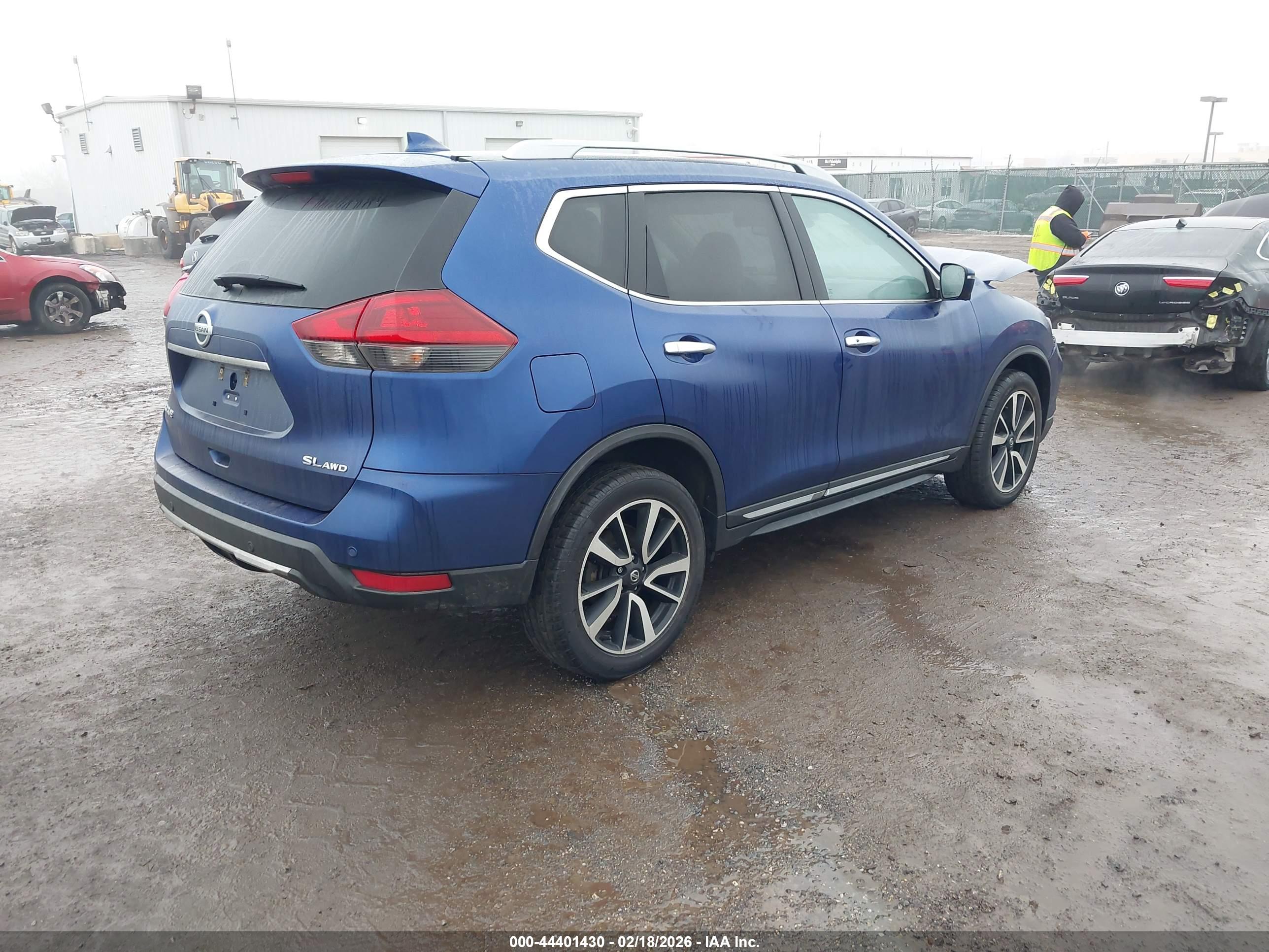 NISSAN ROGUE image 4