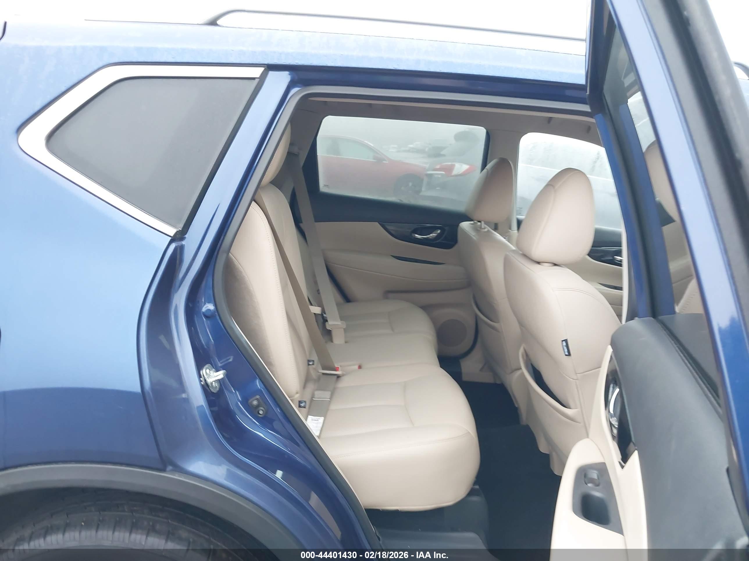 NISSAN ROGUE image 8