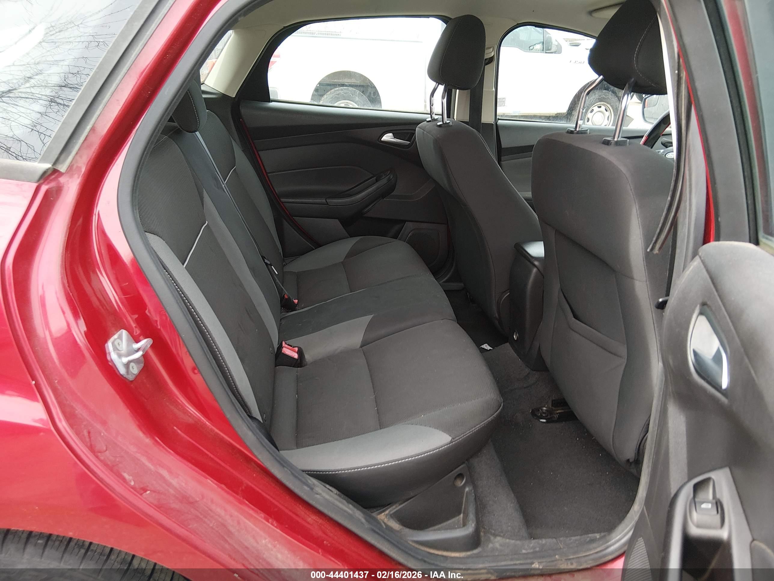 FORD FOCUS image 8