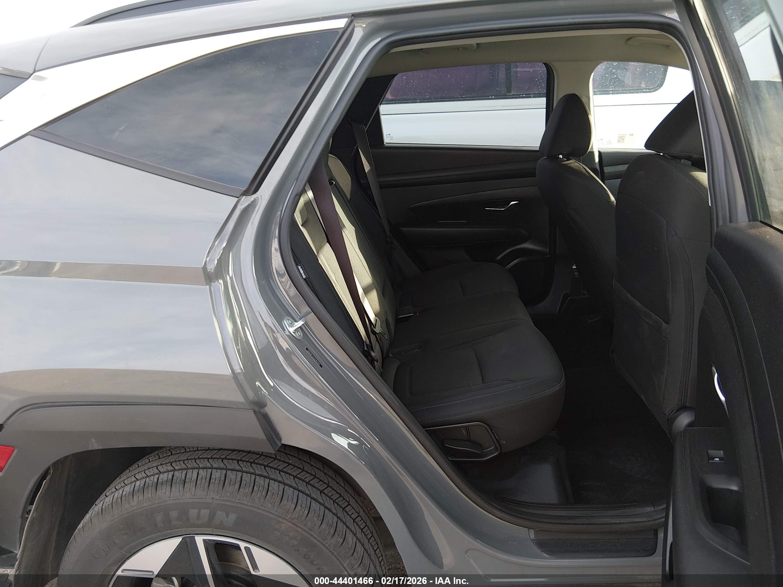 HYUNDAI TUCSON image 8