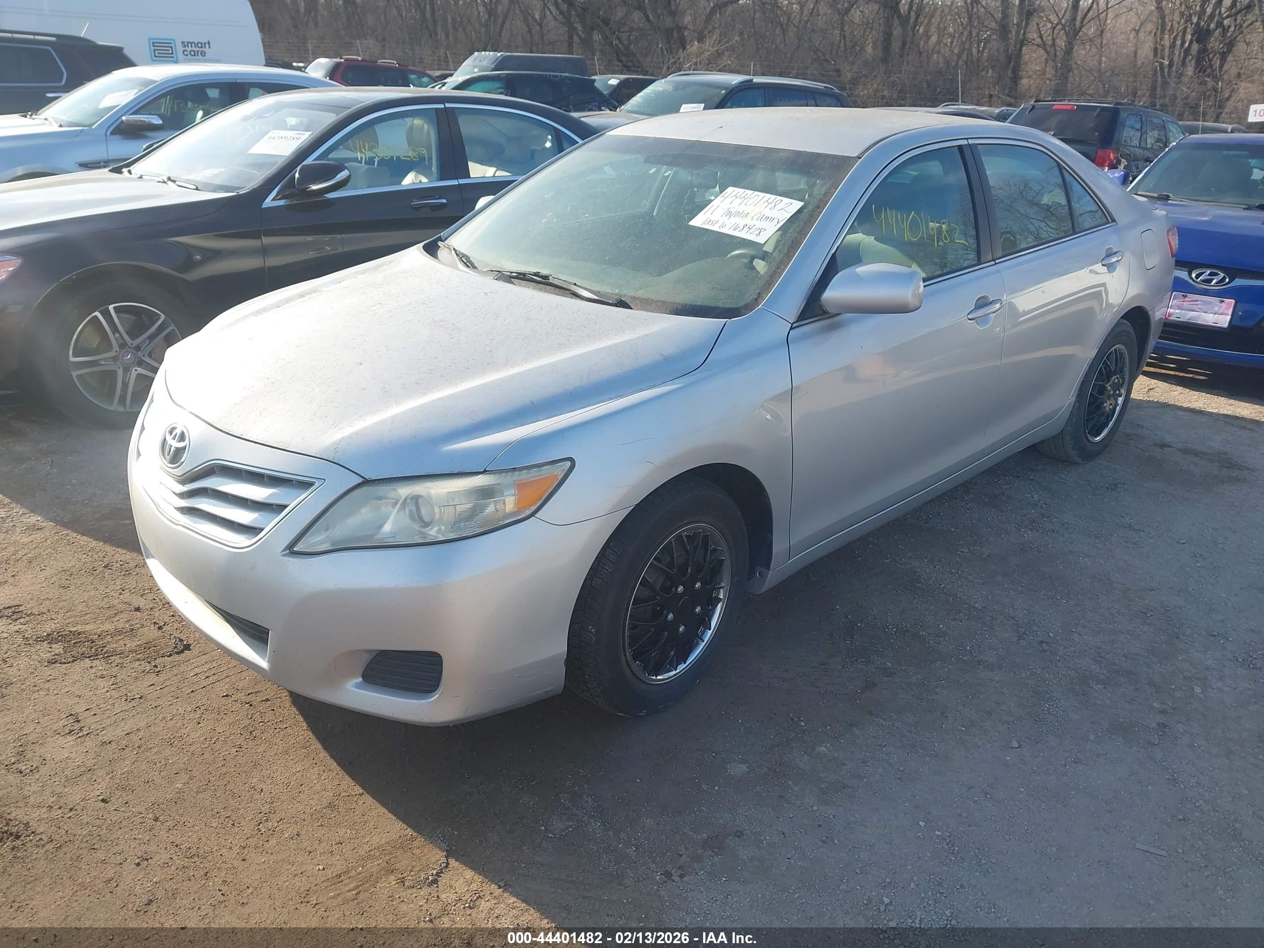 TOYOTA CAMRY image 2