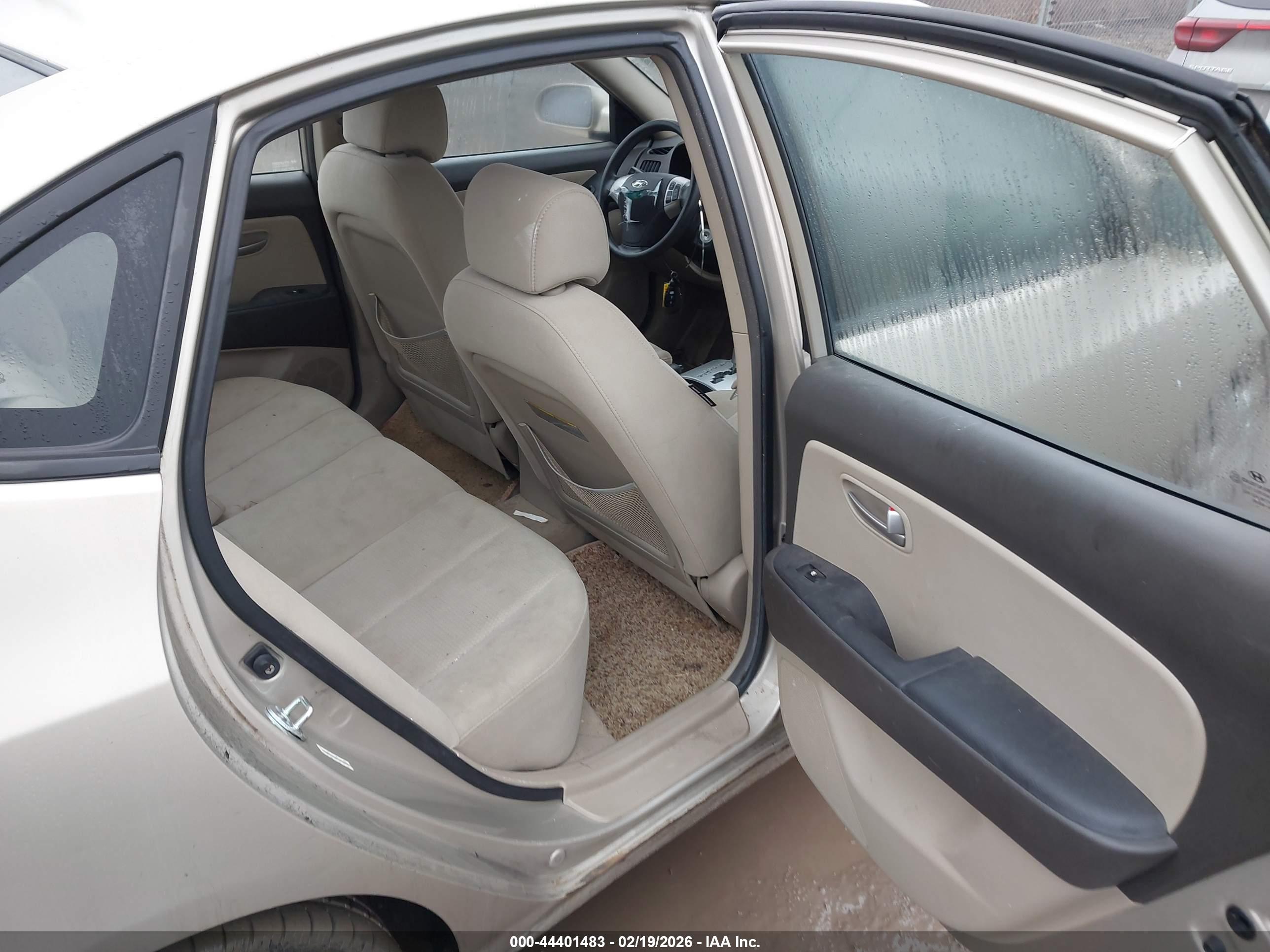 HYUNDAI ELANTRA image 8