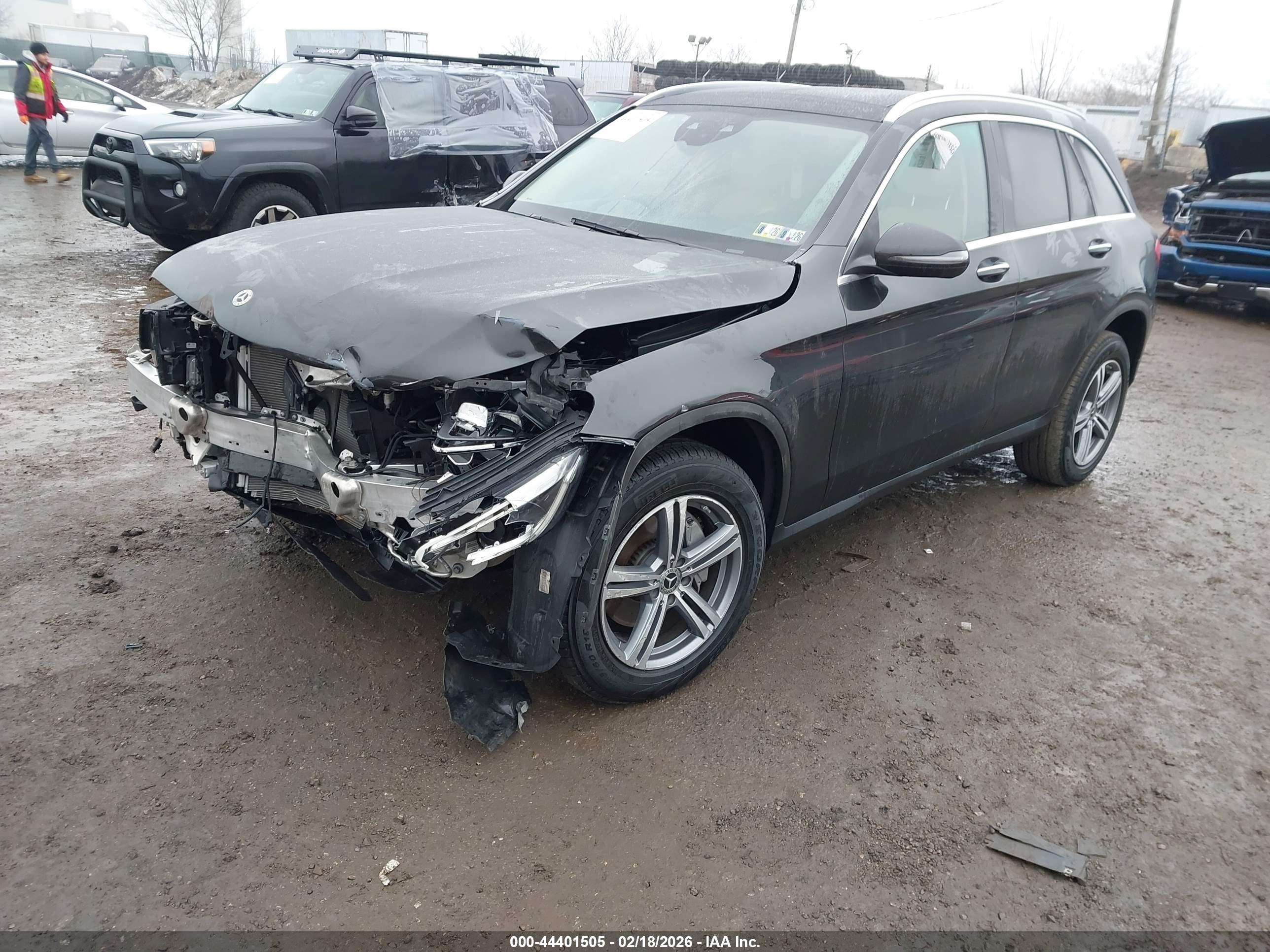 MERCEDES-BENZ GLC image 2